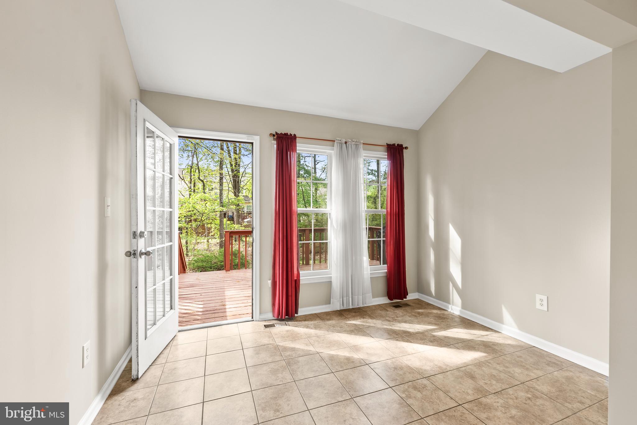 CARRIAGE PINES/LAKE VILL - Residential