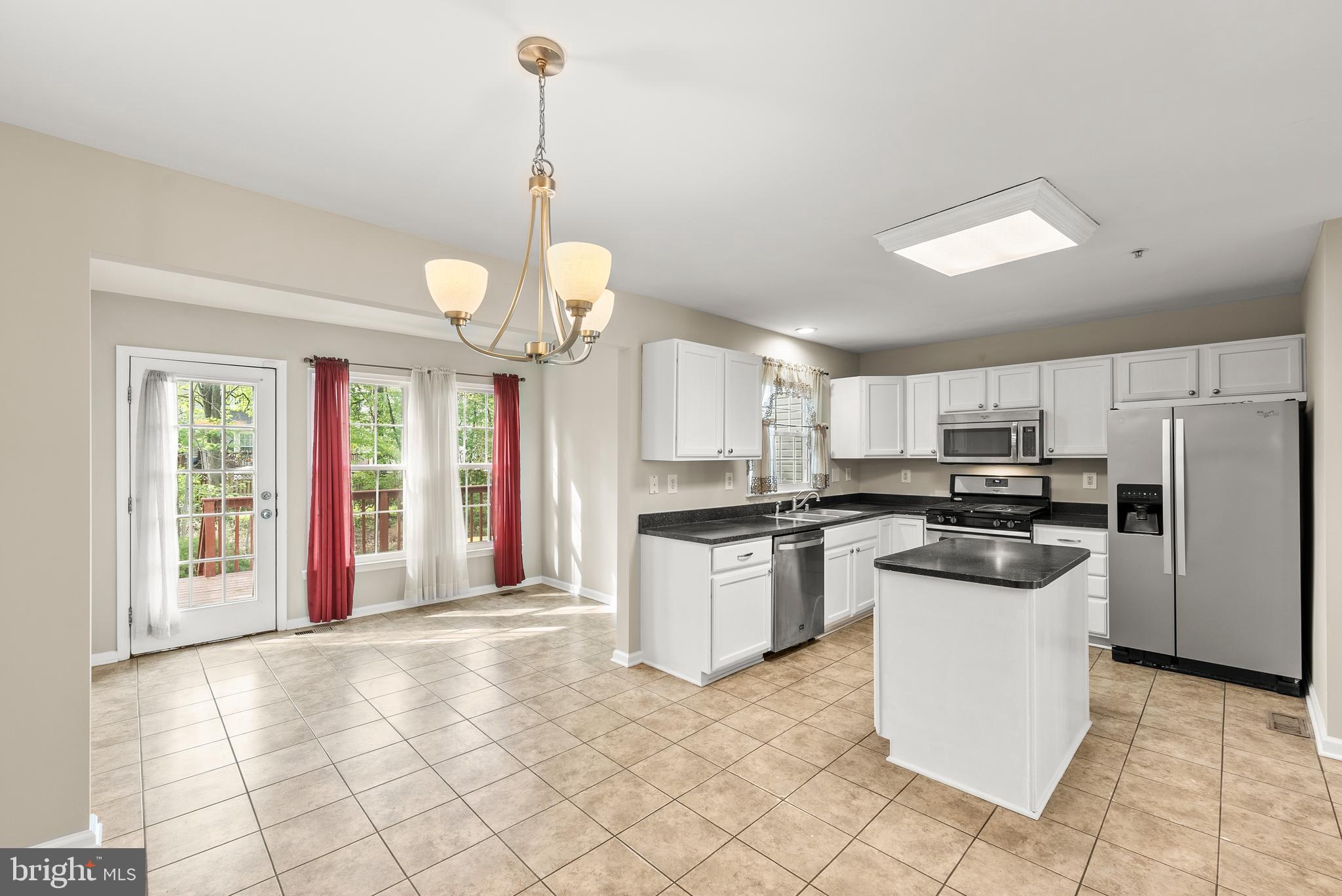 CARRIAGE PINES/LAKE VILL - Residential