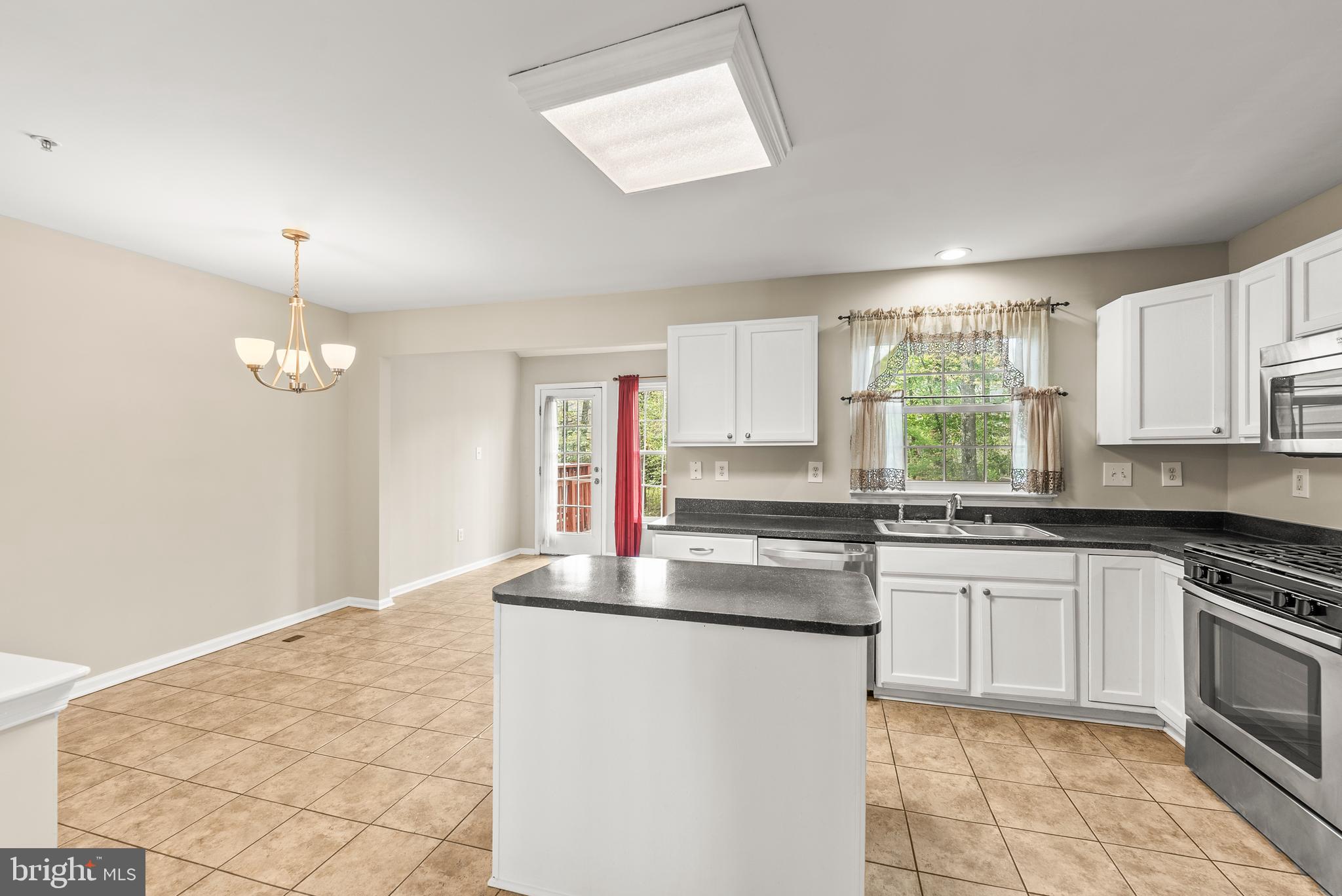 CARRIAGE PINES/LAKE VILL - Residential