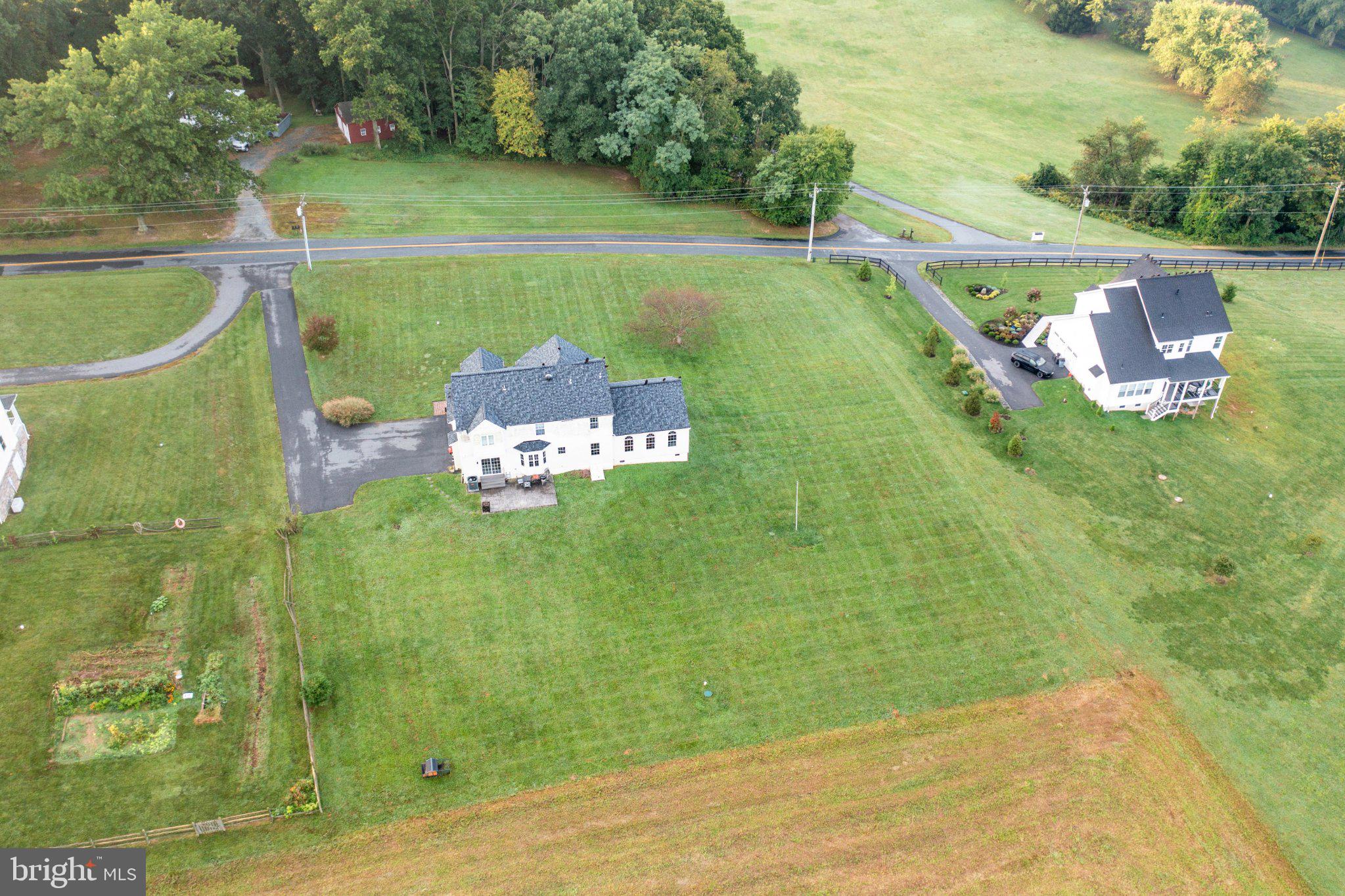 1122 HEAPS ROAD