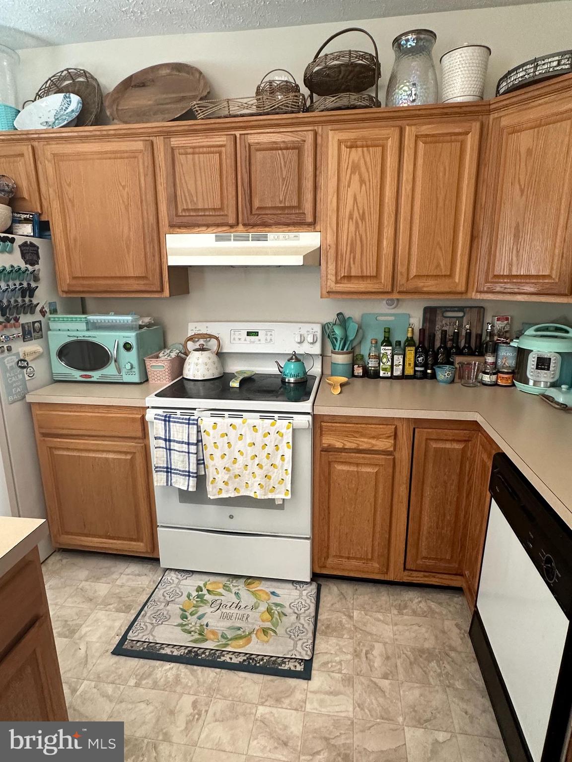 VILLAS AT WATERS - Residential Lease