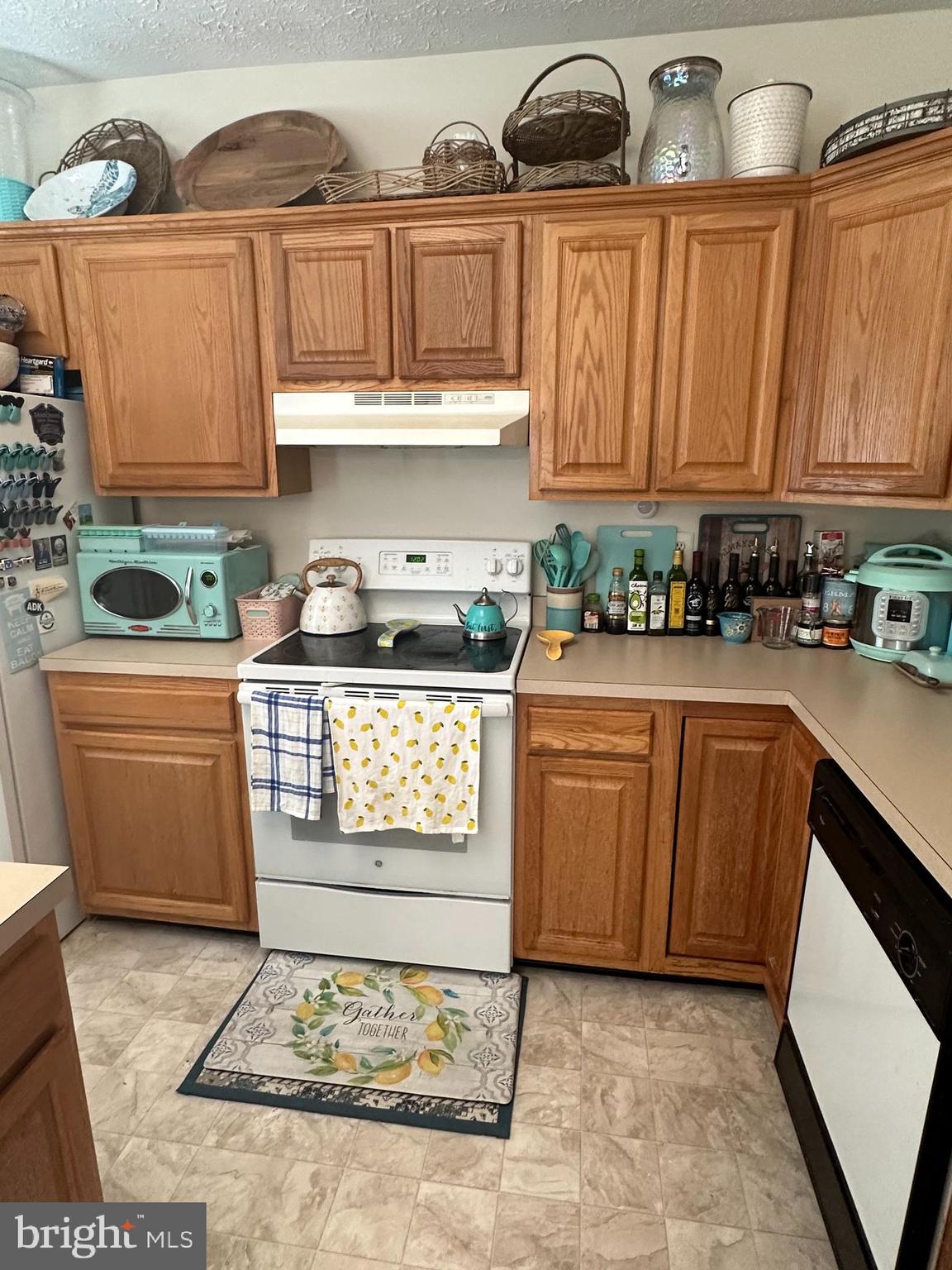 VILLAS AT WATERS - Residential Lease