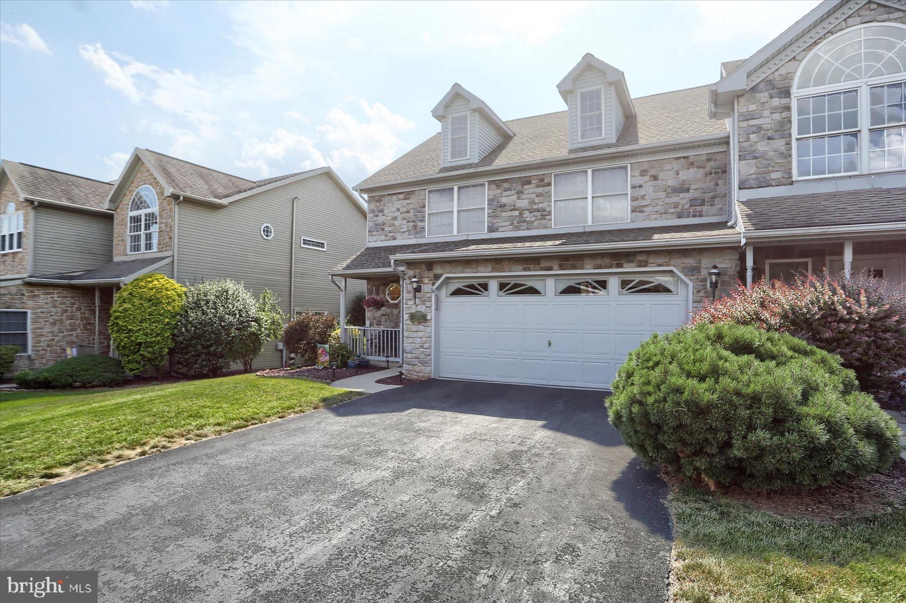 2865 OAKWOOD DRIVE