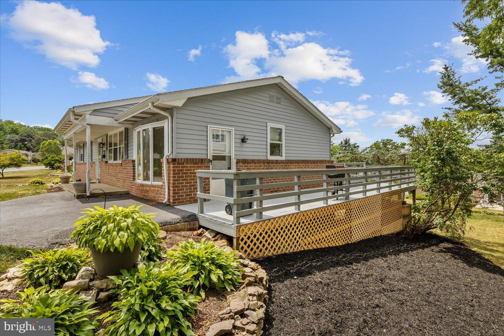 Photo of 117 Oxford Drive, Lititz, PA 17543 (MLS # PALA2053608)