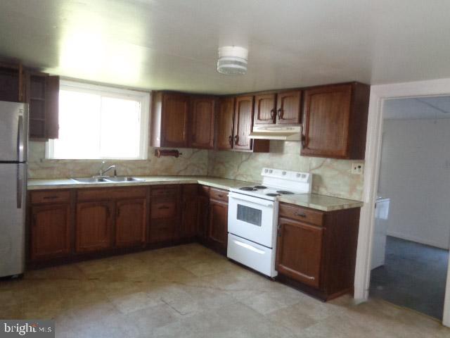 82 CASTLE HEIGHTS AVENUE