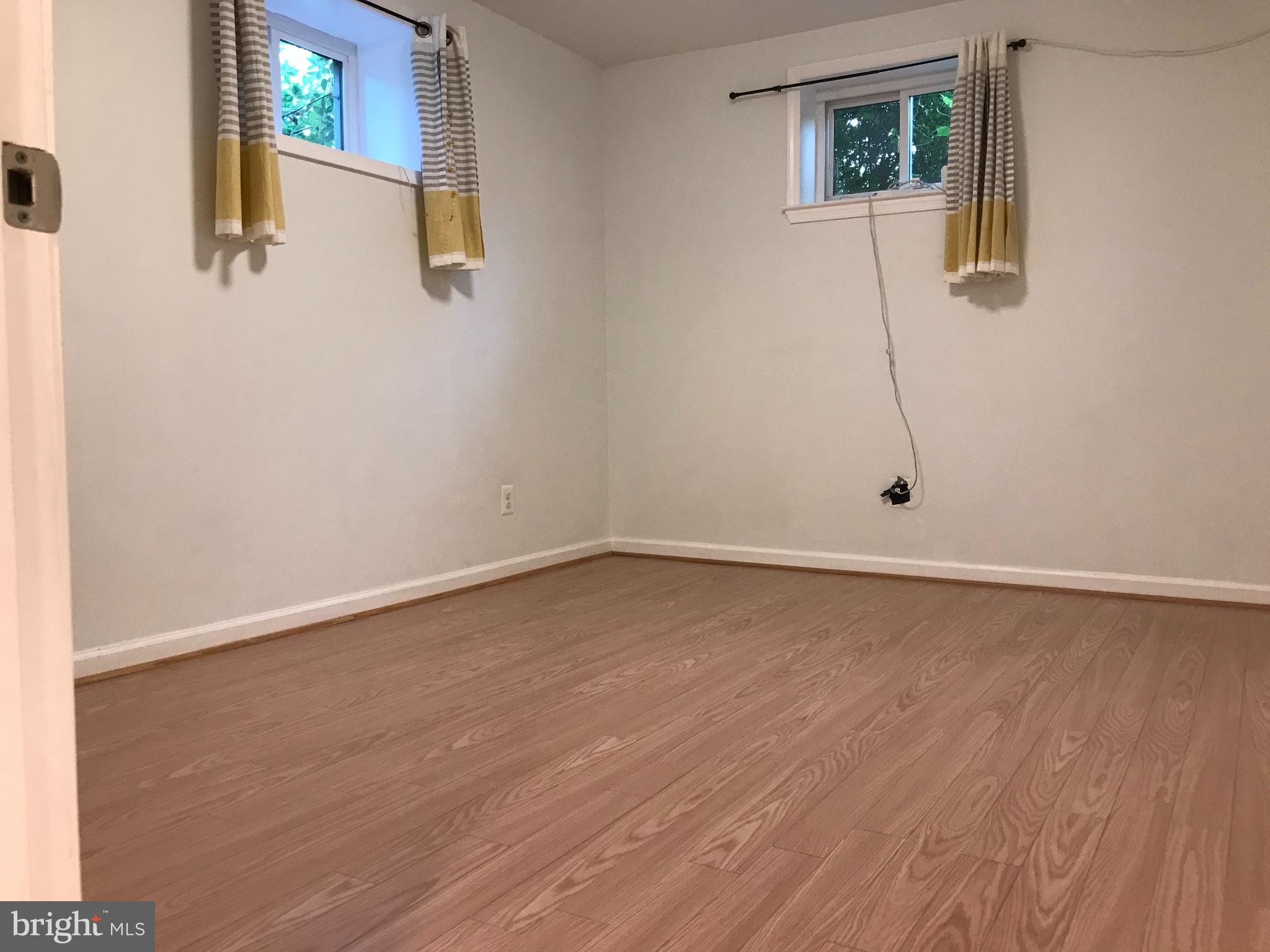 FAIRFAX ACRES - Residential Lease