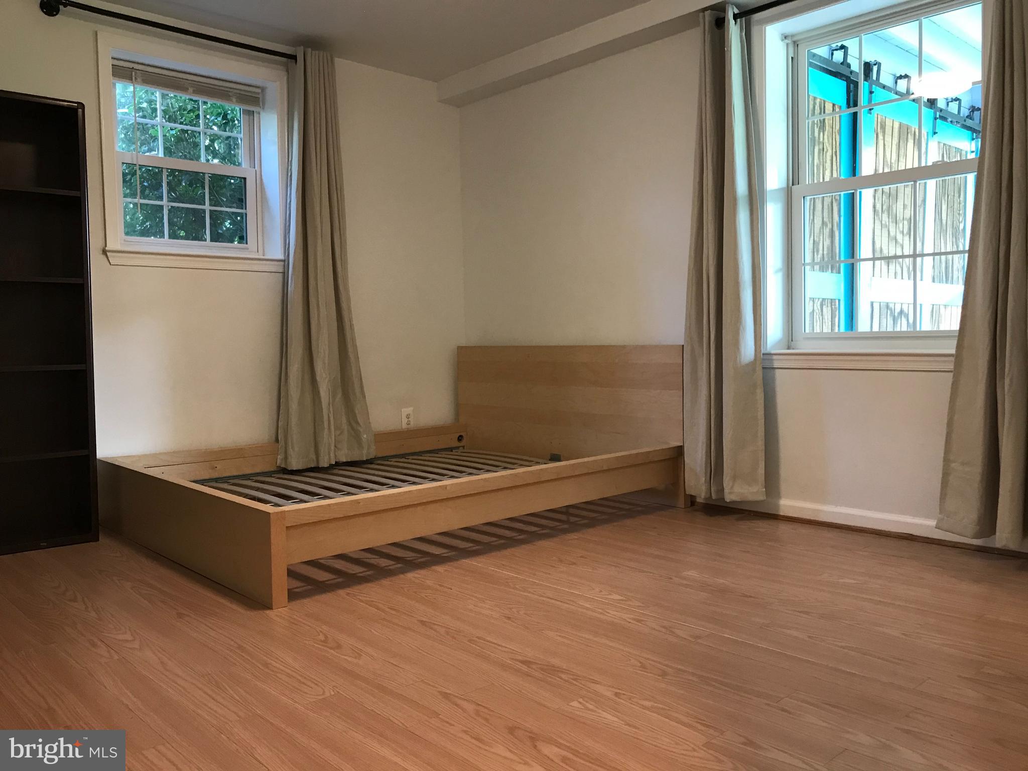 FAIRFAX ACRES - Residential Lease