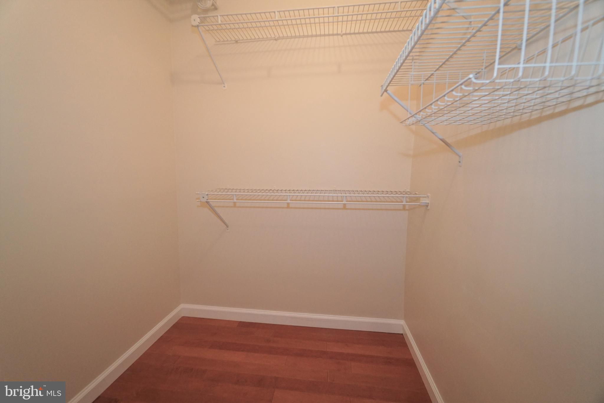 KNOLLS AT NORTH LAKE CONDOMINIUM - Residential Lease