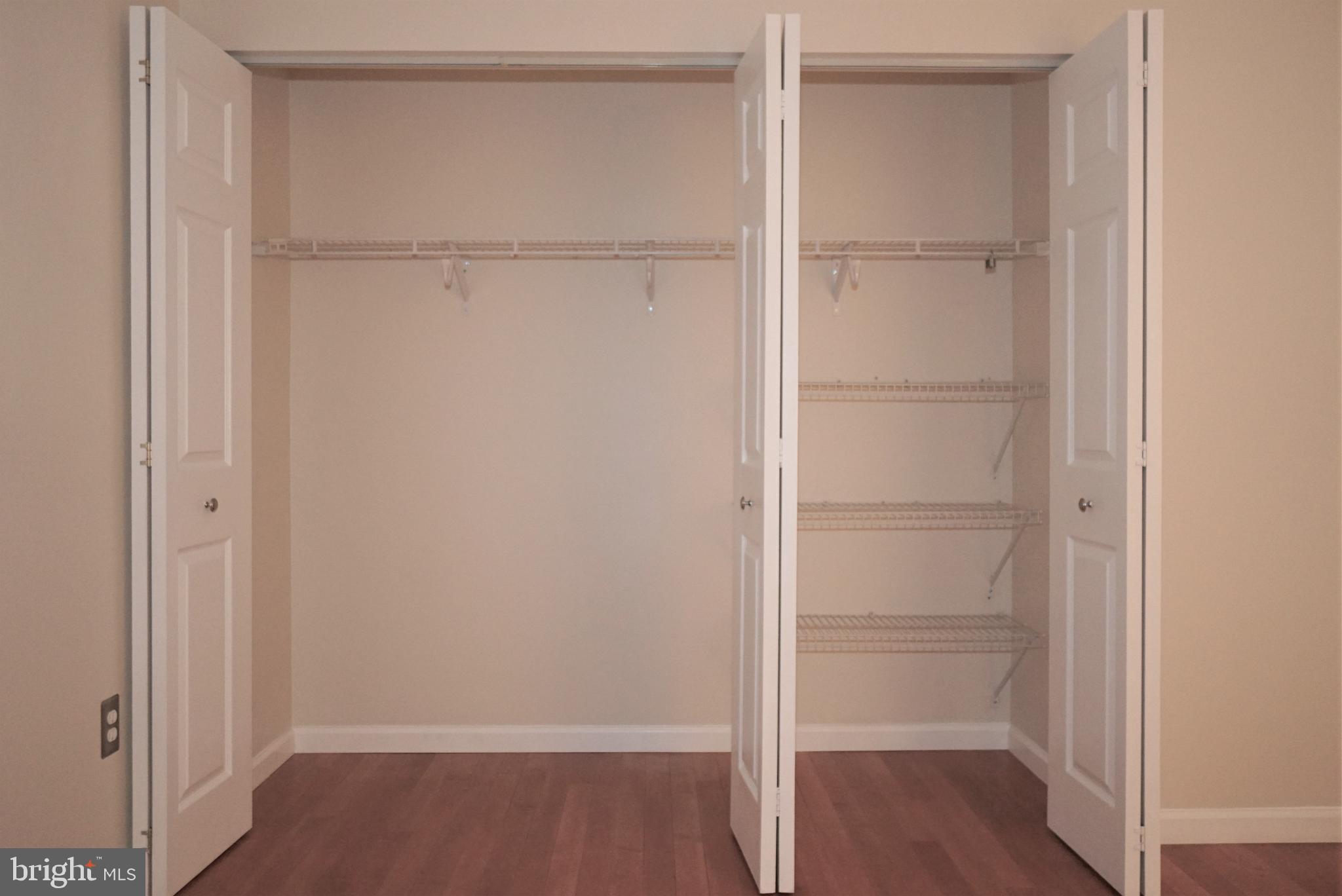 KNOLLS AT NORTH LAKE CONDOMINIUM - Residential Lease