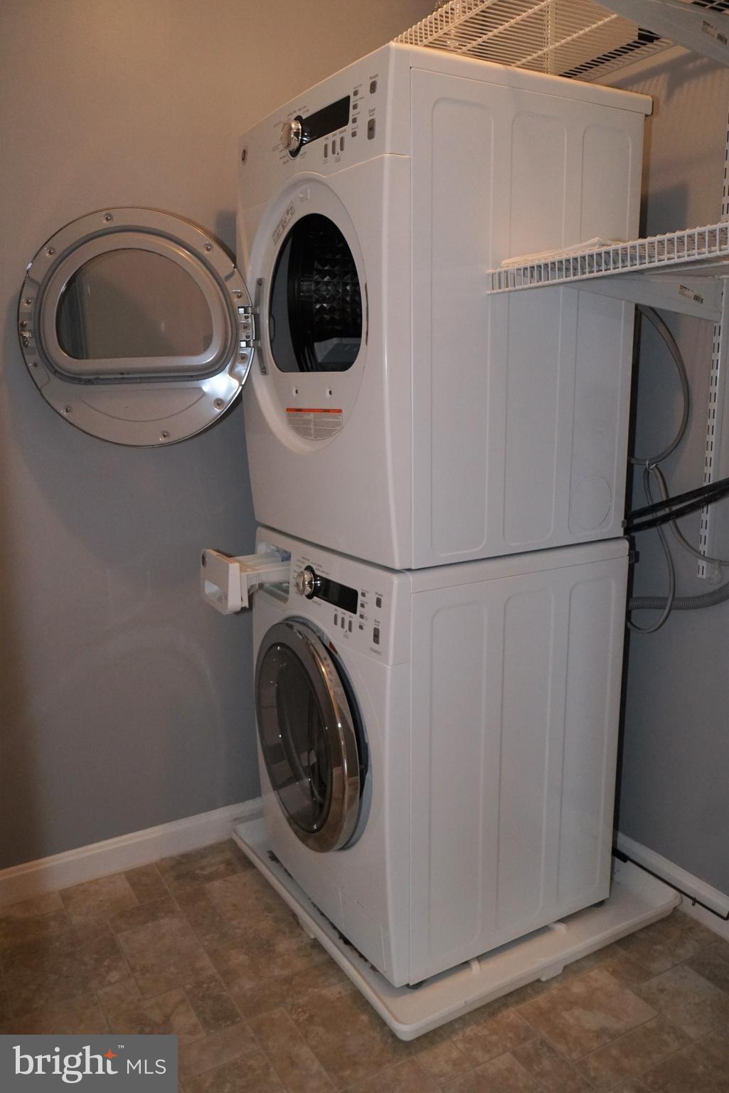 KNOLLS AT NORTH LAKE CONDOMINIUM - Residential Lease