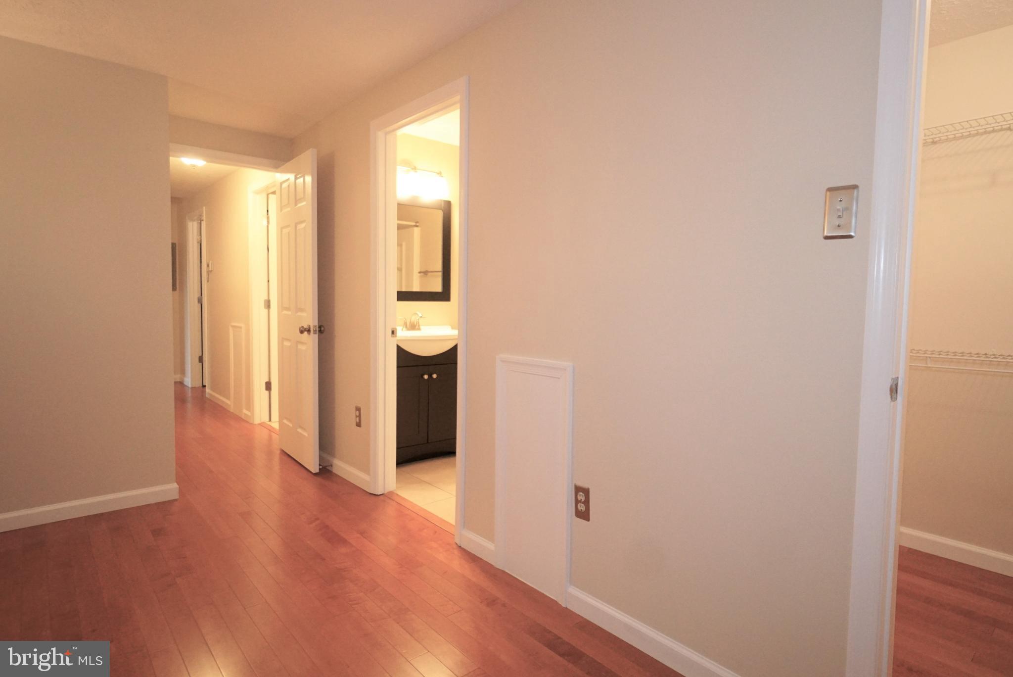 KNOLLS AT NORTH LAKE CONDOMINIUM - Residential Lease