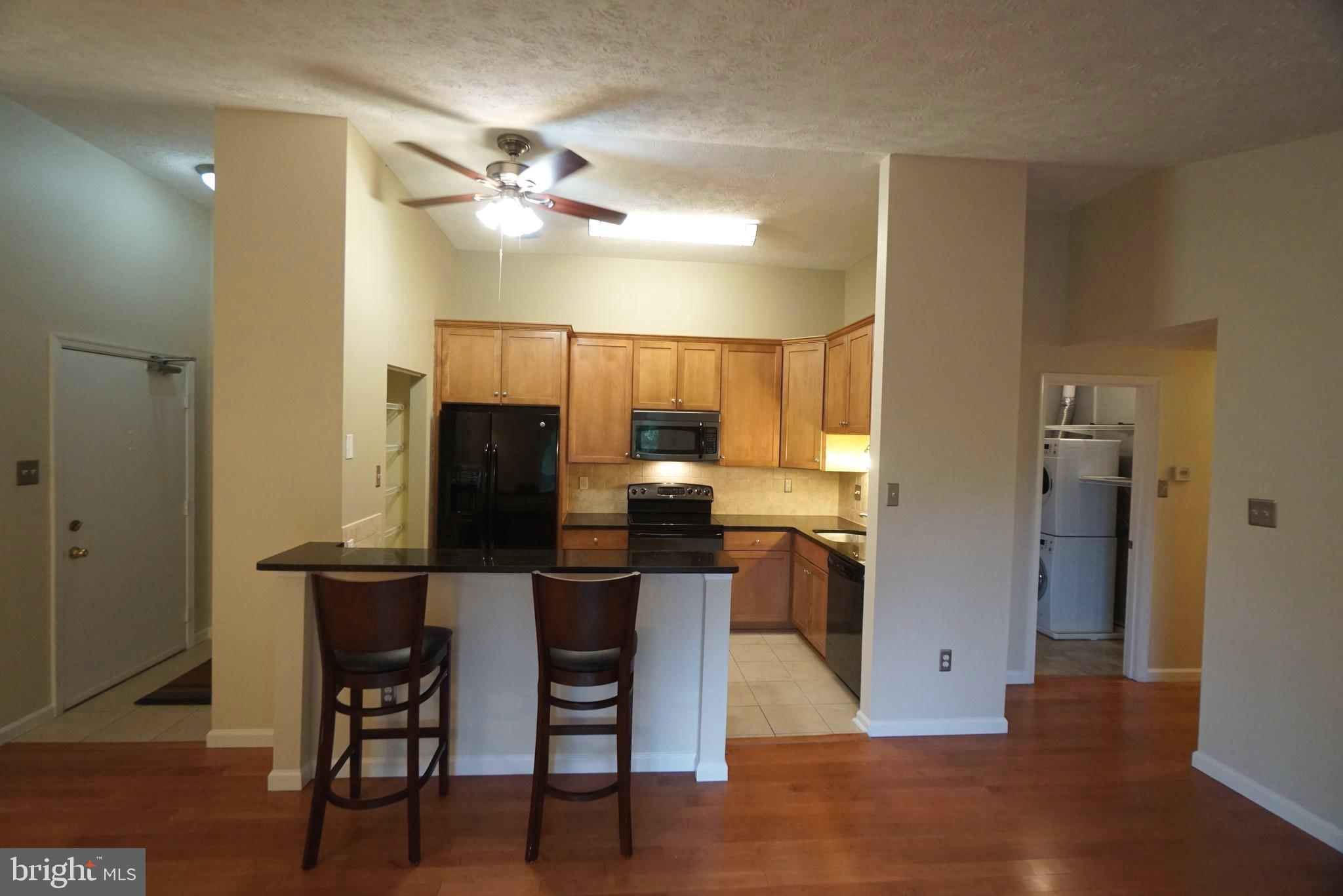 KNOLLS AT NORTH LAKE CONDOMINIUM - Residential Lease