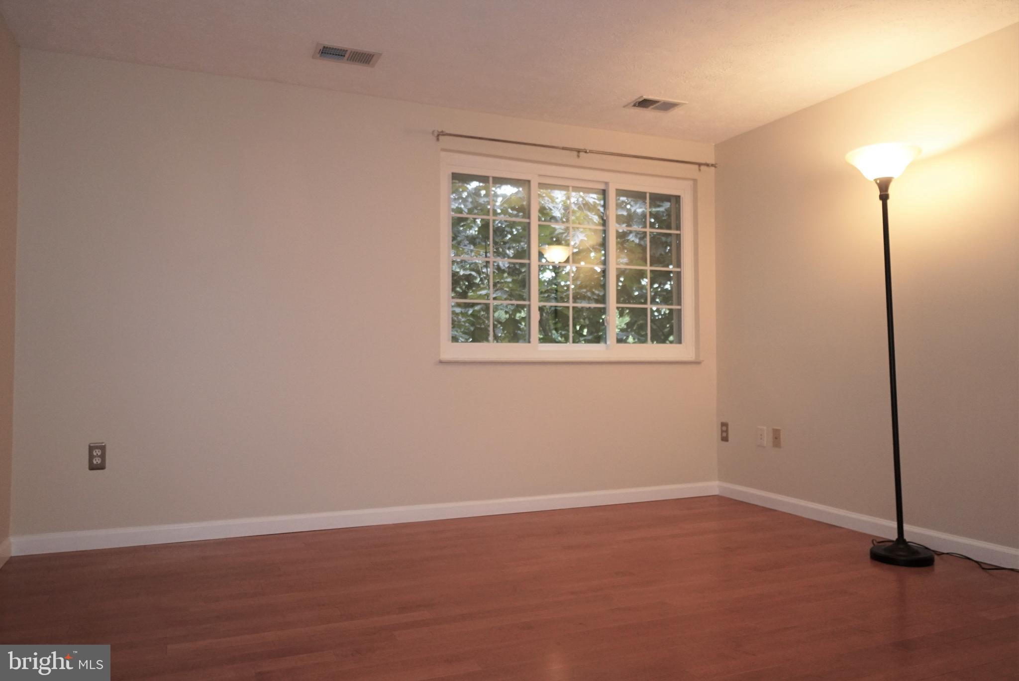 KNOLLS AT NORTH LAKE CONDOMINIUM - Residential Lease