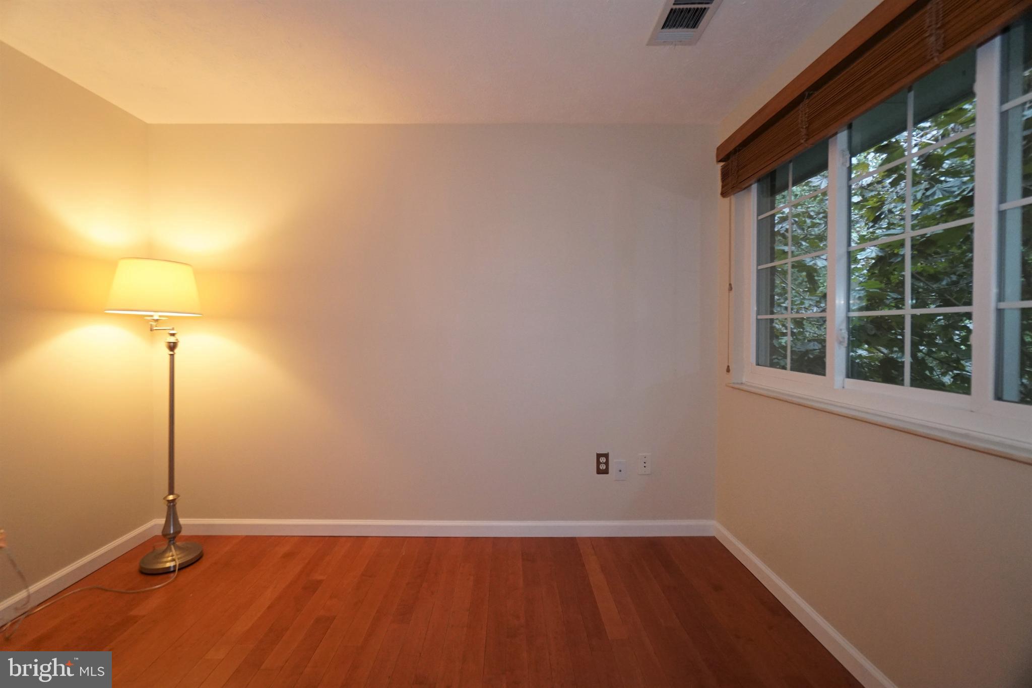 KNOLLS AT NORTH LAKE CONDOMINIUM - Residential Lease