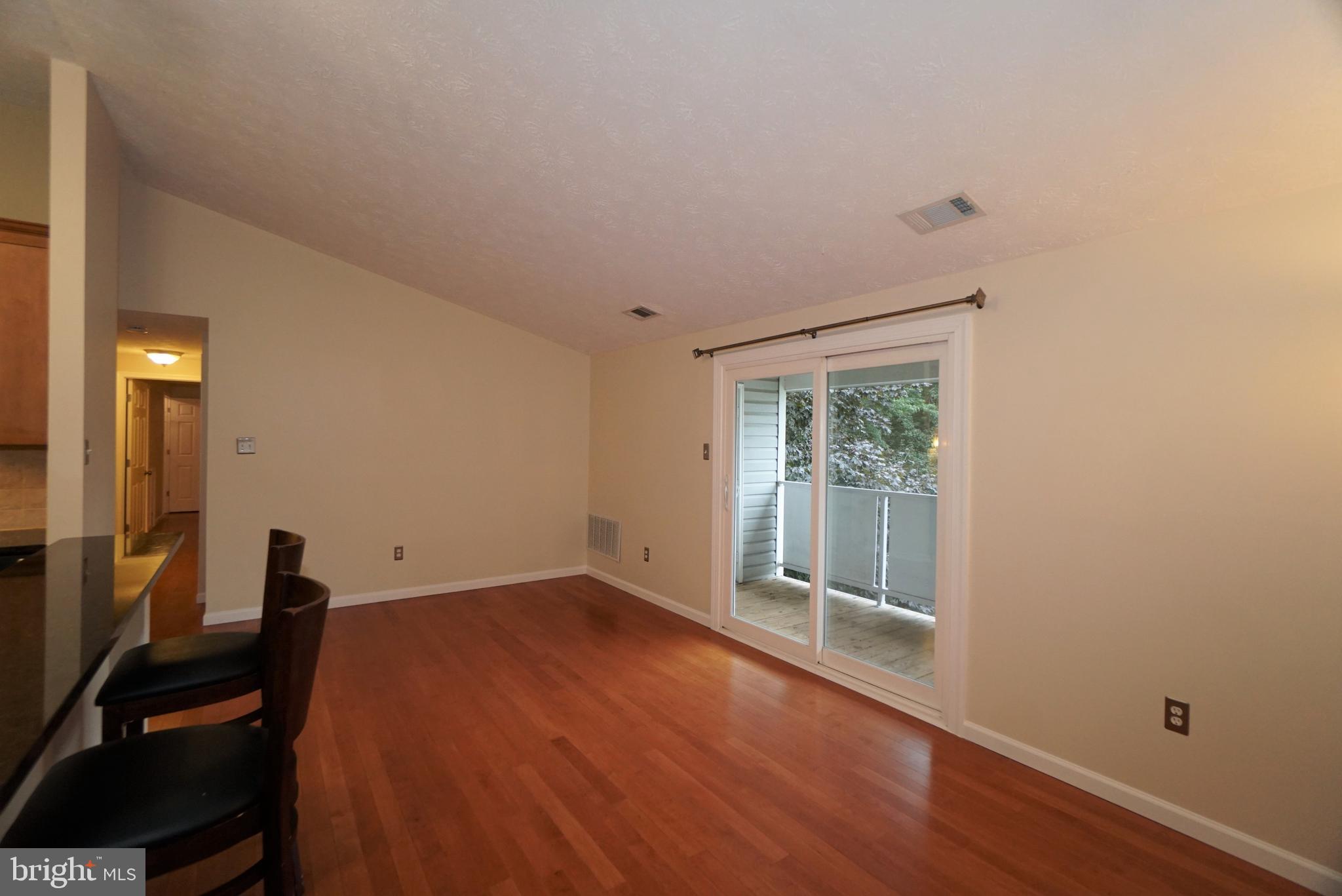 KNOLLS AT NORTH LAKE CONDOMINIUM - Residential Lease