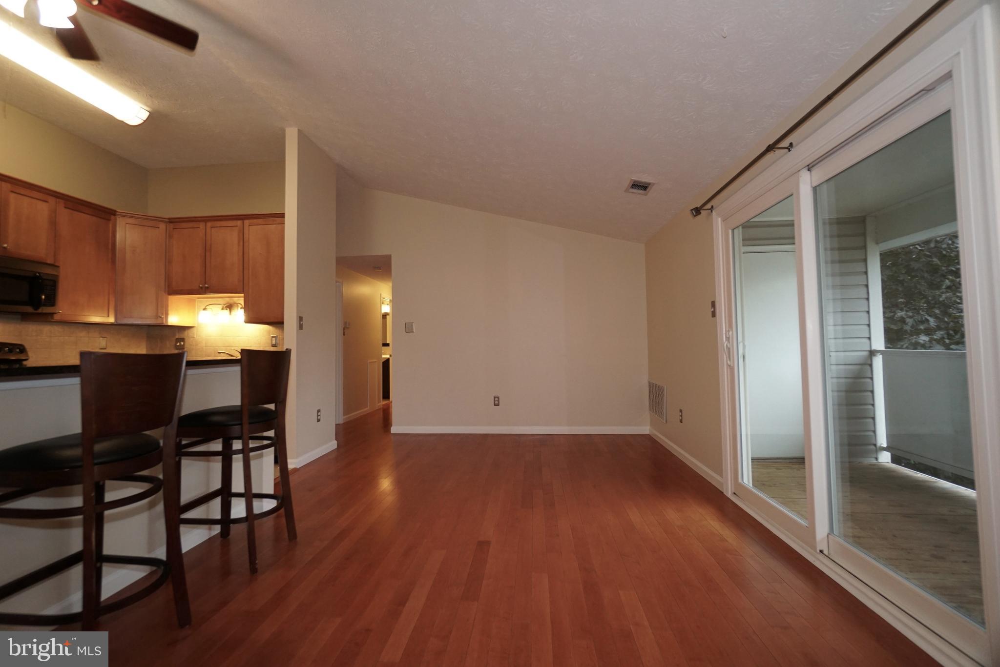 KNOLLS AT NORTH LAKE CONDOMINIUM - Residential Lease