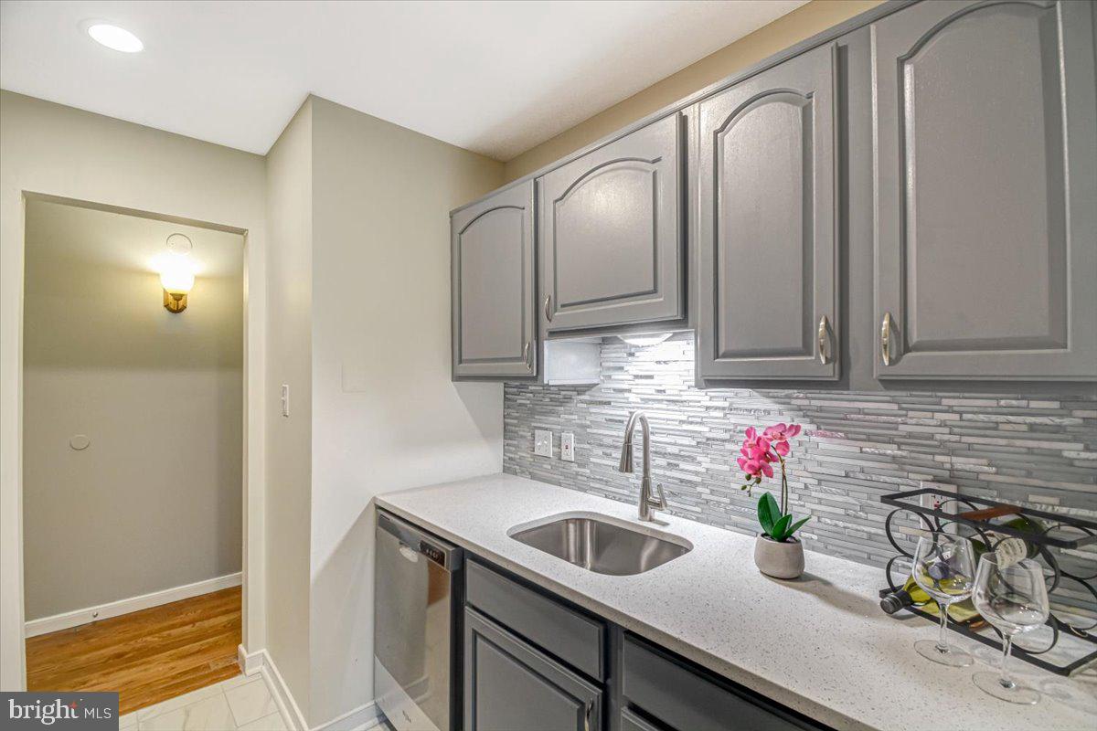 FLOWER HILL - Residential