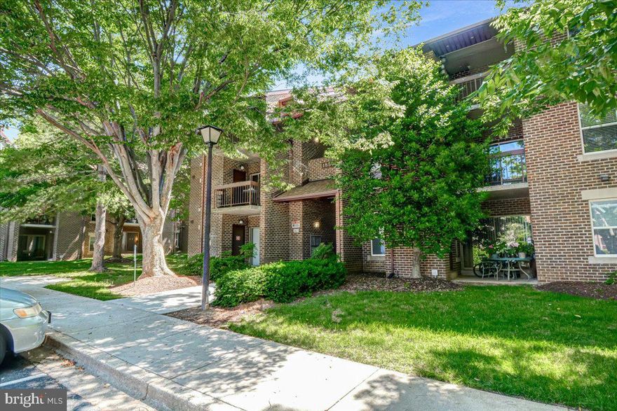 Welcome to this  Gorgeous , Elegant and sophisticated top floor unit located in a gated community . Unit ready for the new Lucky owner is sure to impress. Beautiful Quartz  countertops , new appliances , shiny hardwood floors, ceramic in kitchen and dining room , new bathrooms , Private balcony off the living room, Washer & Dryer in unit, Low condo fee .  you won't be disappointed !!!
Deadline for offers Tuesday 14th 5pm recent lender letter, and financial information  requested with any offer.

(be sure to use Snouffer School Rd. Entrance. GPS will take you to the  gate and you will need a card/ Key to get in )