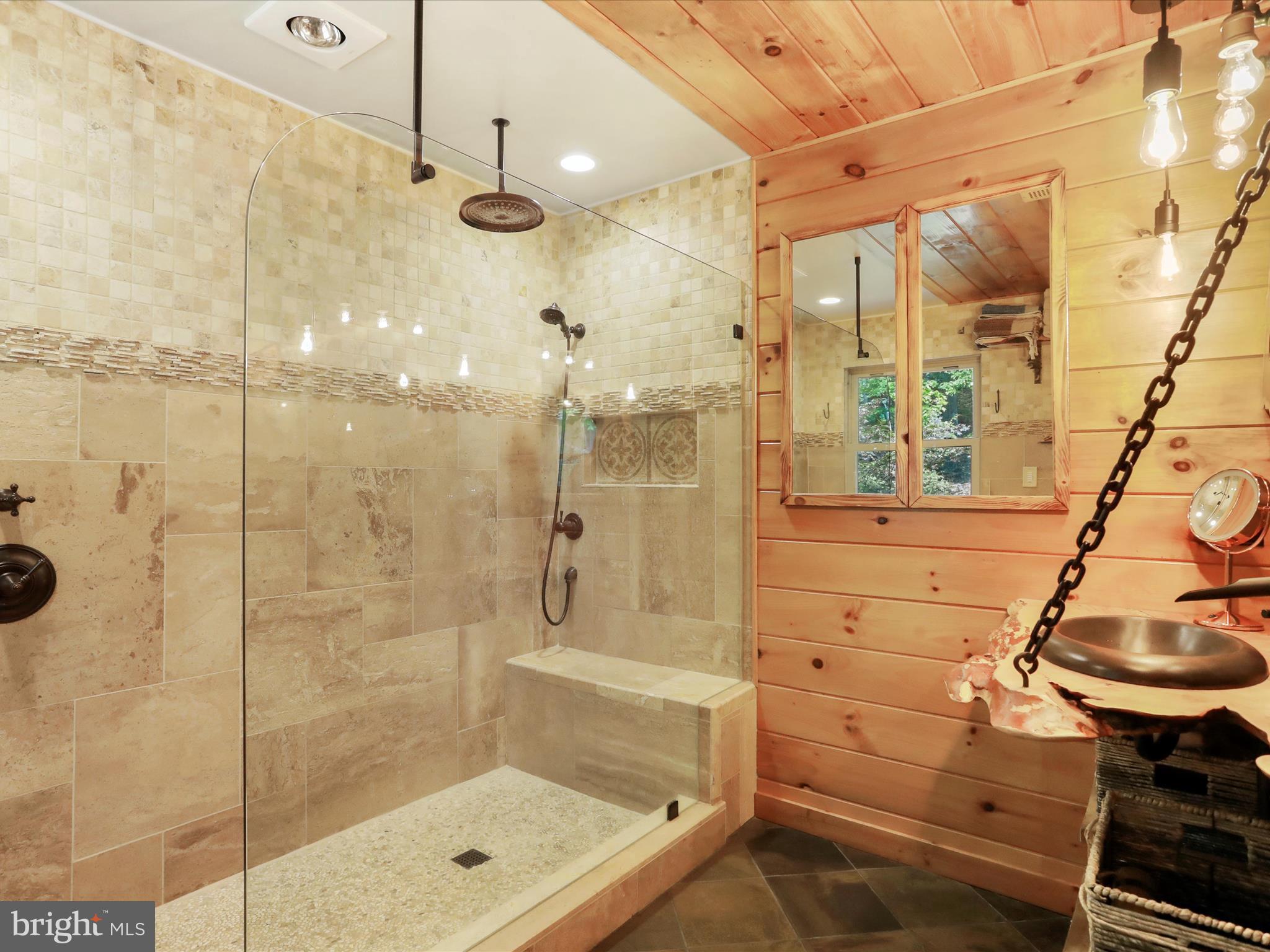 COUNTRY CREEK - Residential