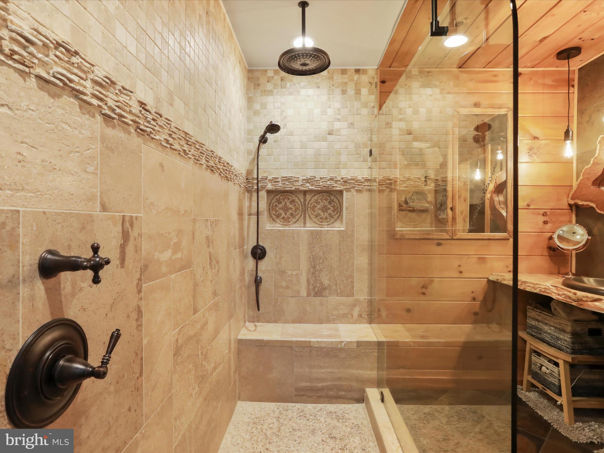 COUNTRY CREEK - Residential