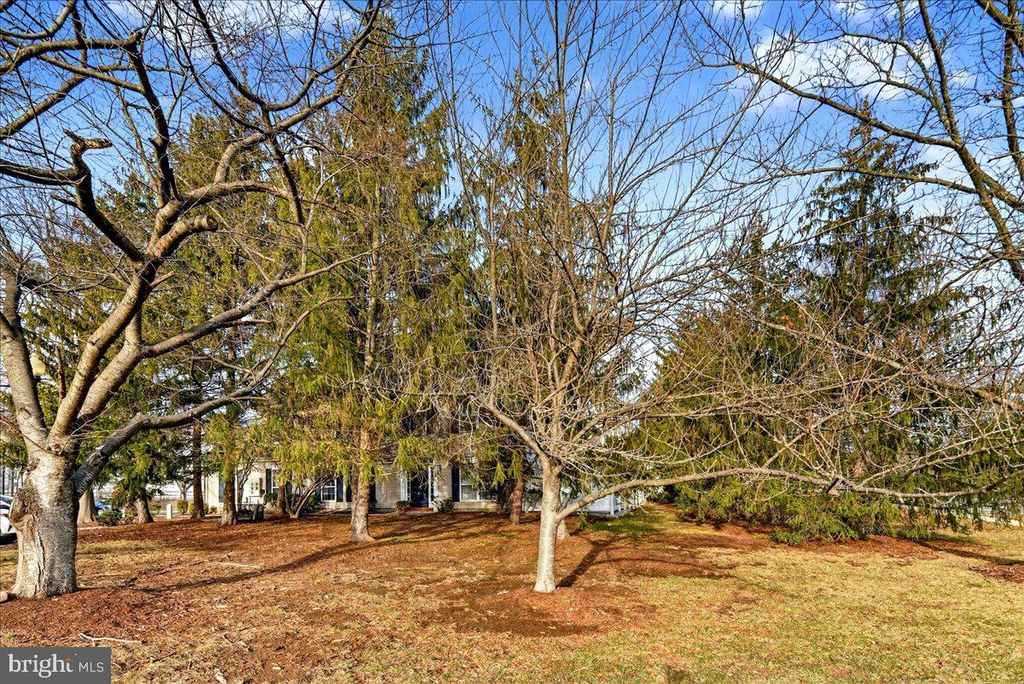 Photo of 200 Amberleigh Drive, PENNINGTON, NJ 08534 (MLS # NJME2071602)