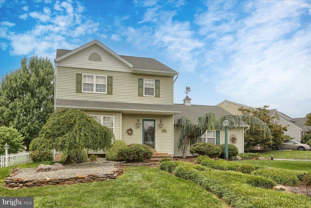 Photo of 103 Winston Drive, YORK, PA 17408 (MLS # PAYK2087428)