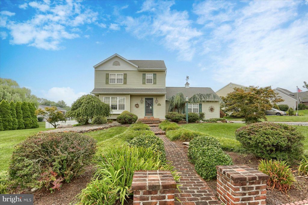 Photo of 103 Winston Drive, YORK, PA 17408 (MLS # PAYK2087428)