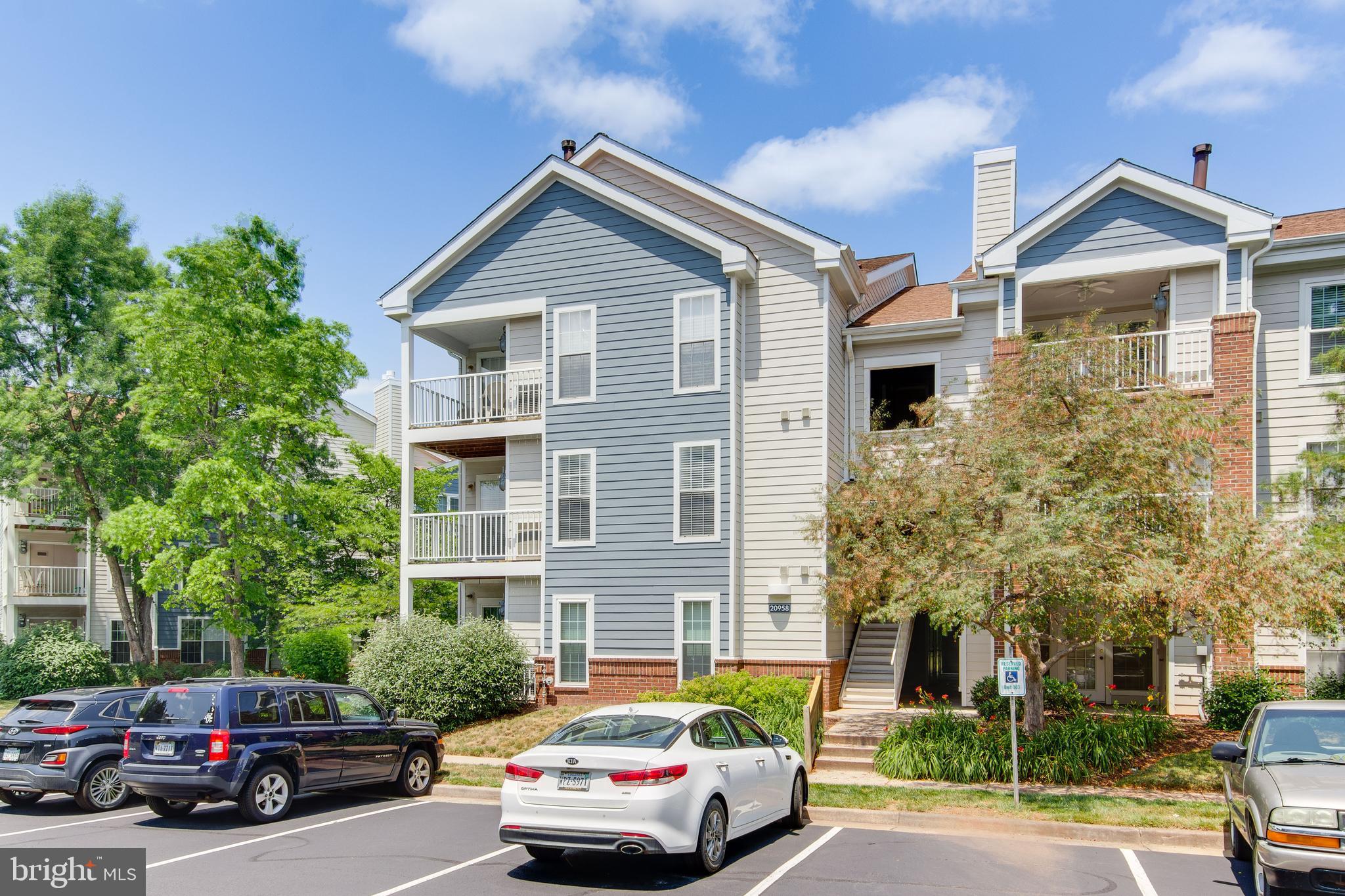 ASHBURN FARM - Residential Lease