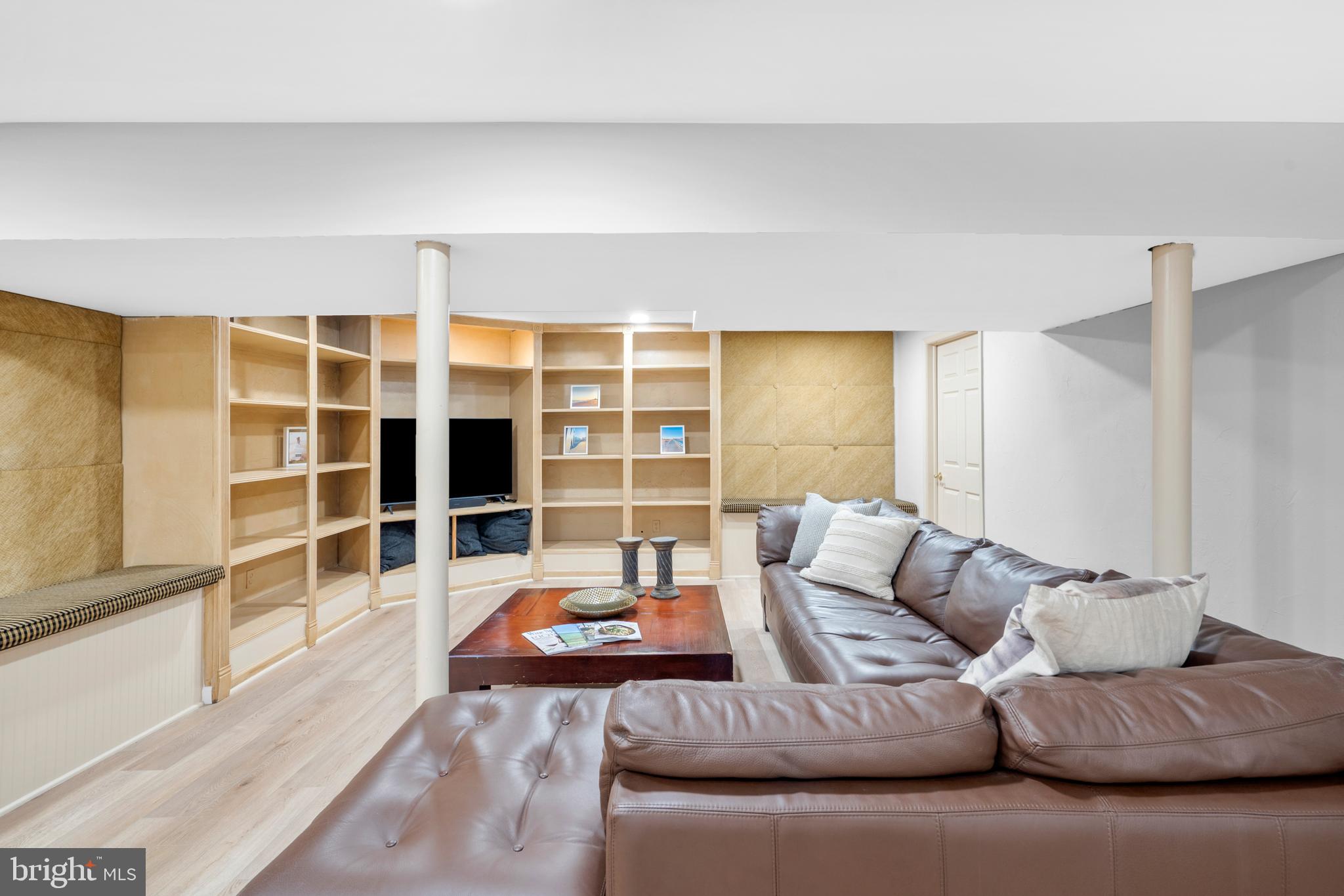 HOLLAND ACRES - Residential