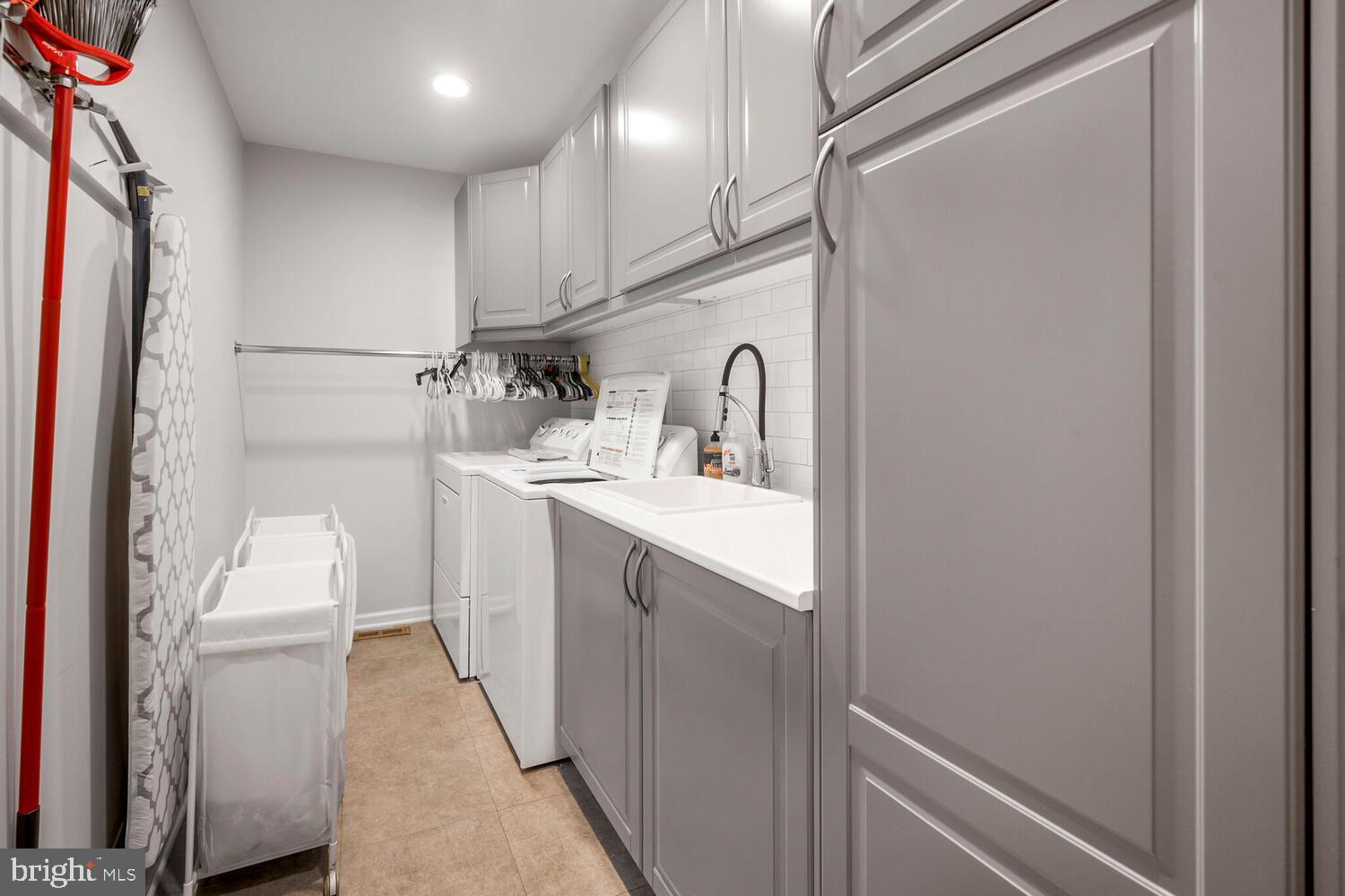 REGENCY ESTATES - Residential