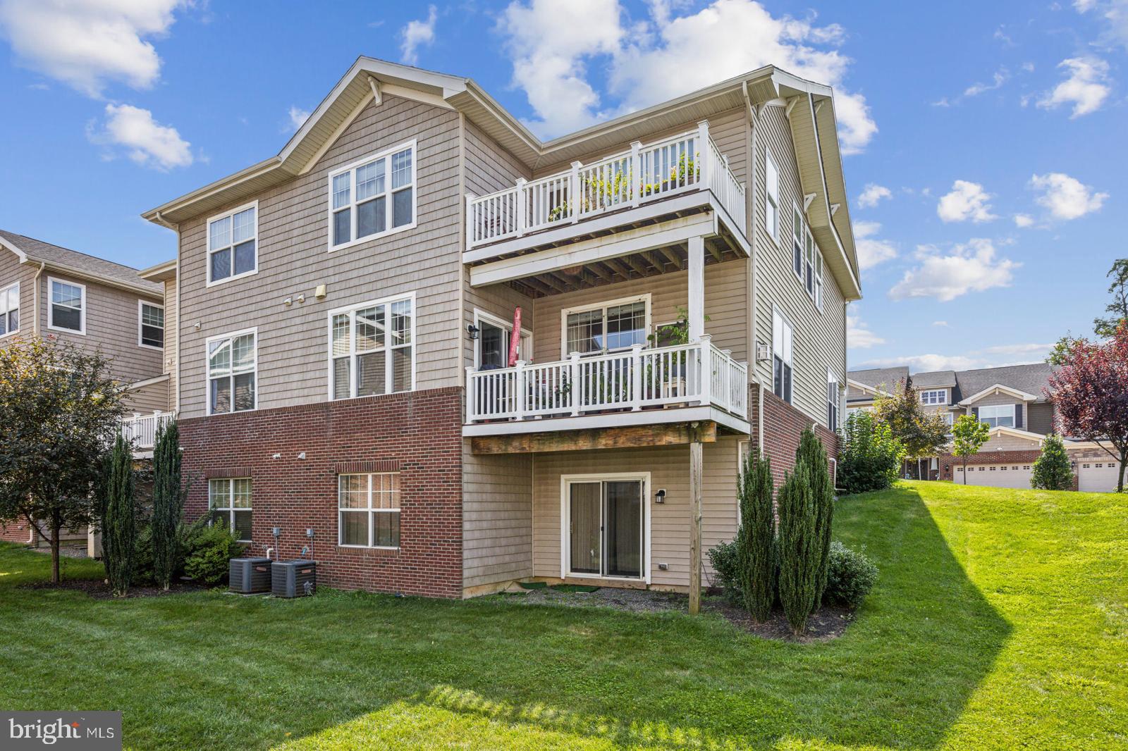 TOWN CENTRE CROSSING - Residential Lease