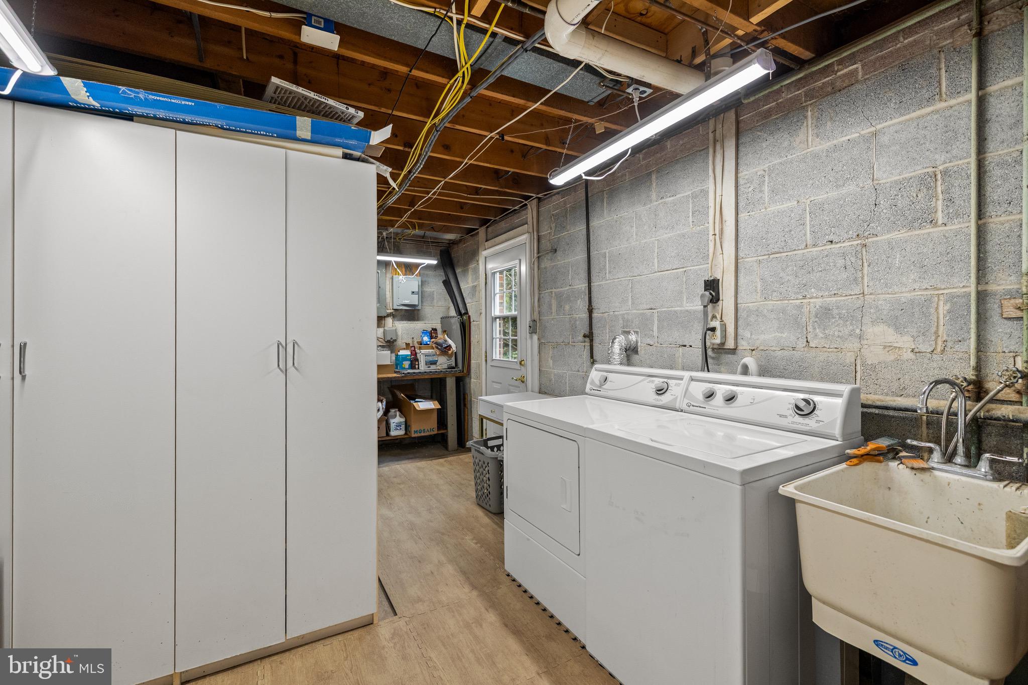 LAKE RIDGE - Residential Lease