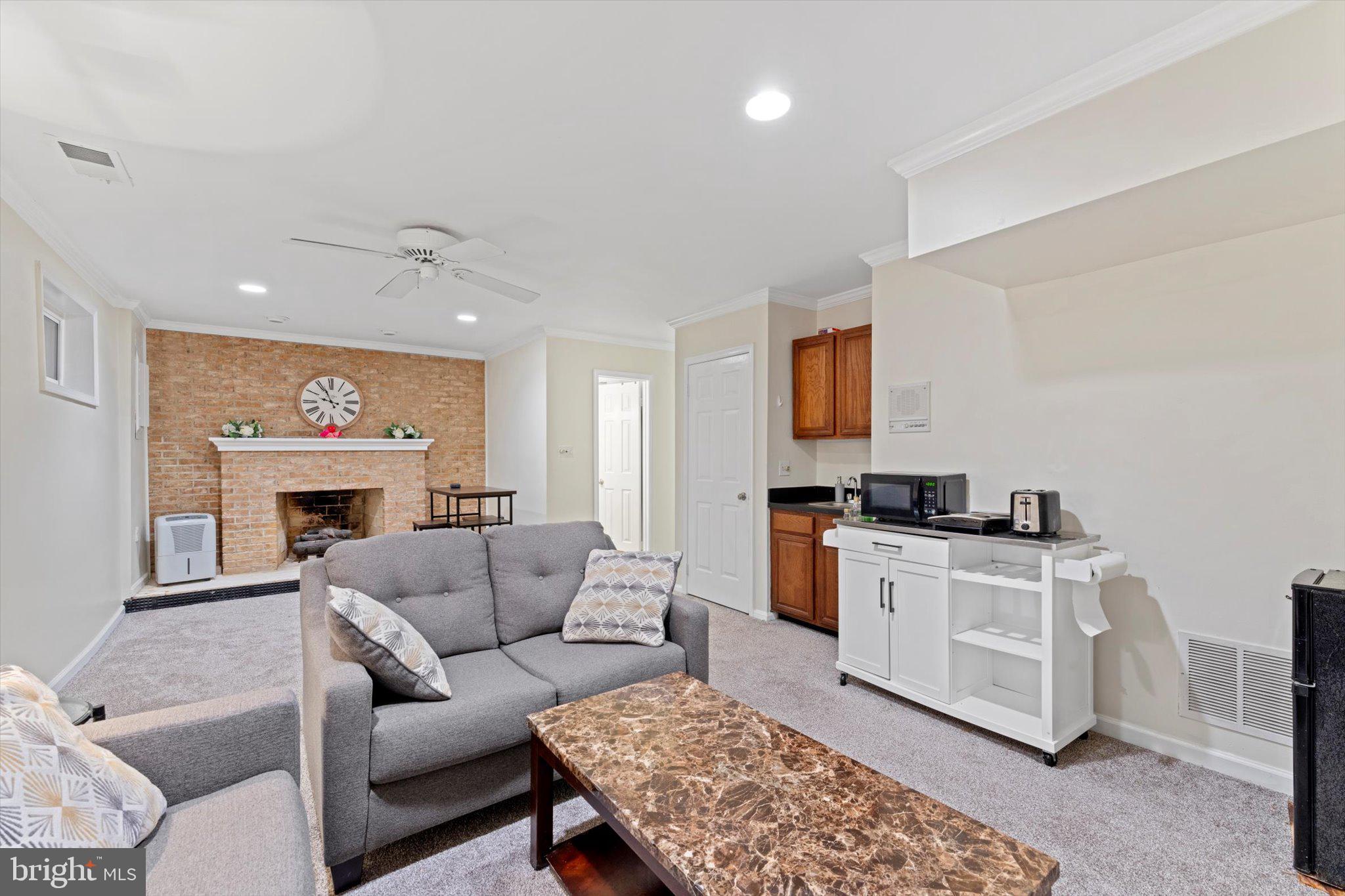 HUNTINGTON AT MT VERNON - Residential