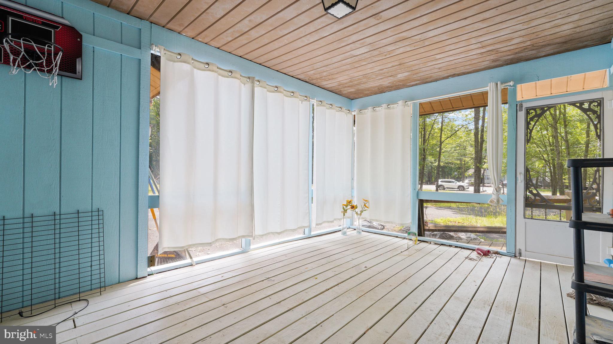 PINE RIDGE - Residential