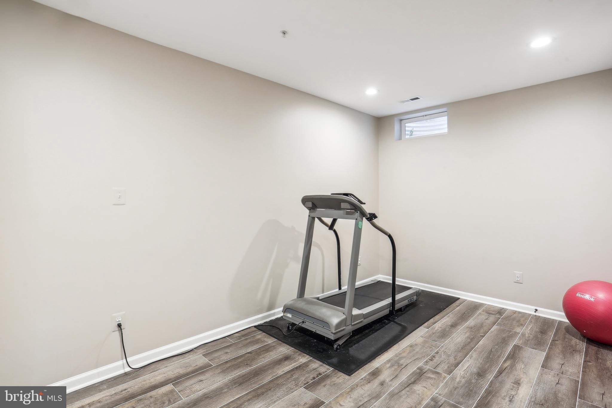 LAKELANDS - Residential