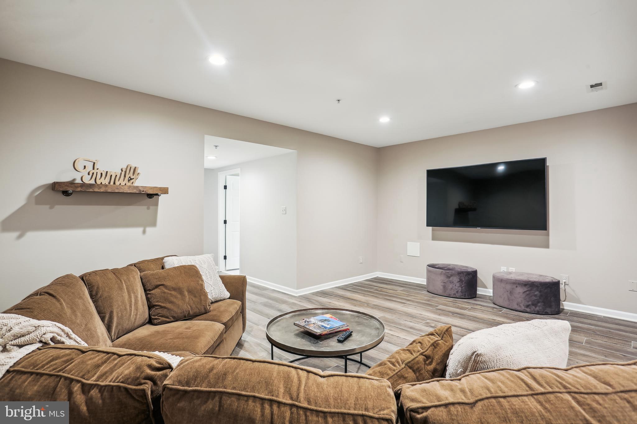 LAKELANDS - Residential