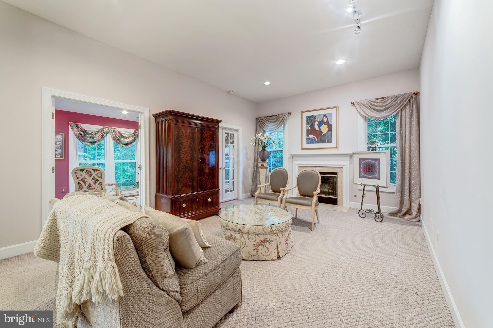 SIGNAL HILL ESTATES - Residential