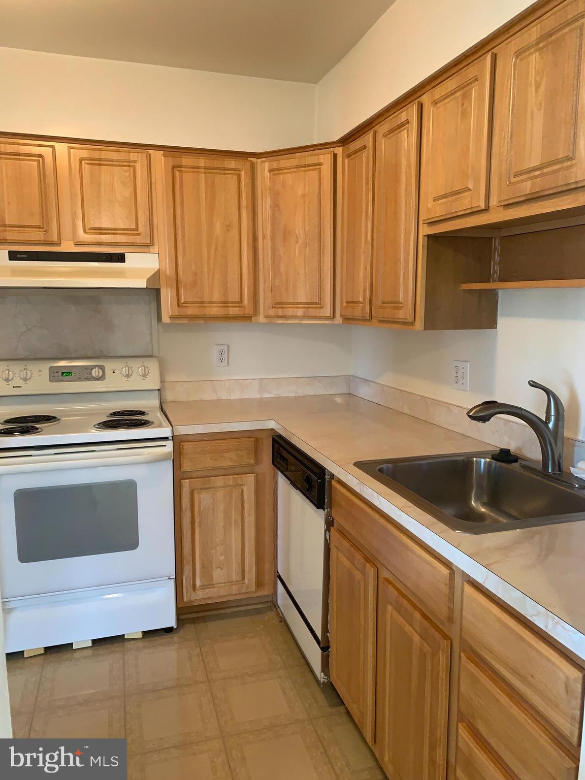 TREETOP CONDO - Residential