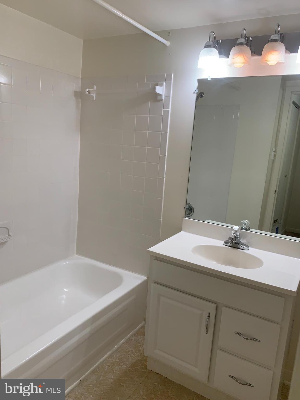 TREETOP CONDO - Residential