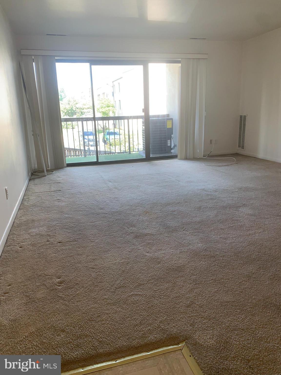 TREETOP CONDO - Residential