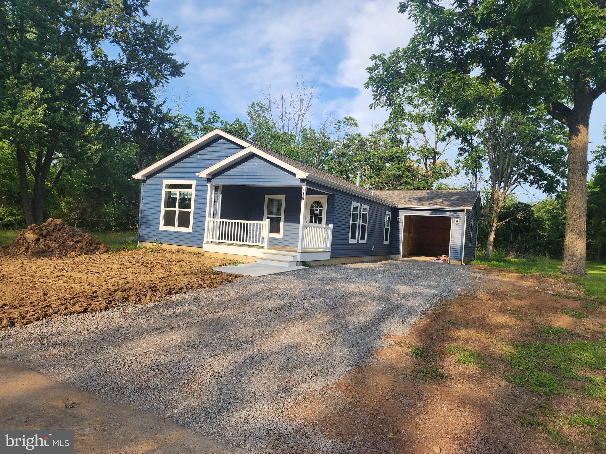 655 ROSEANNE LANE
