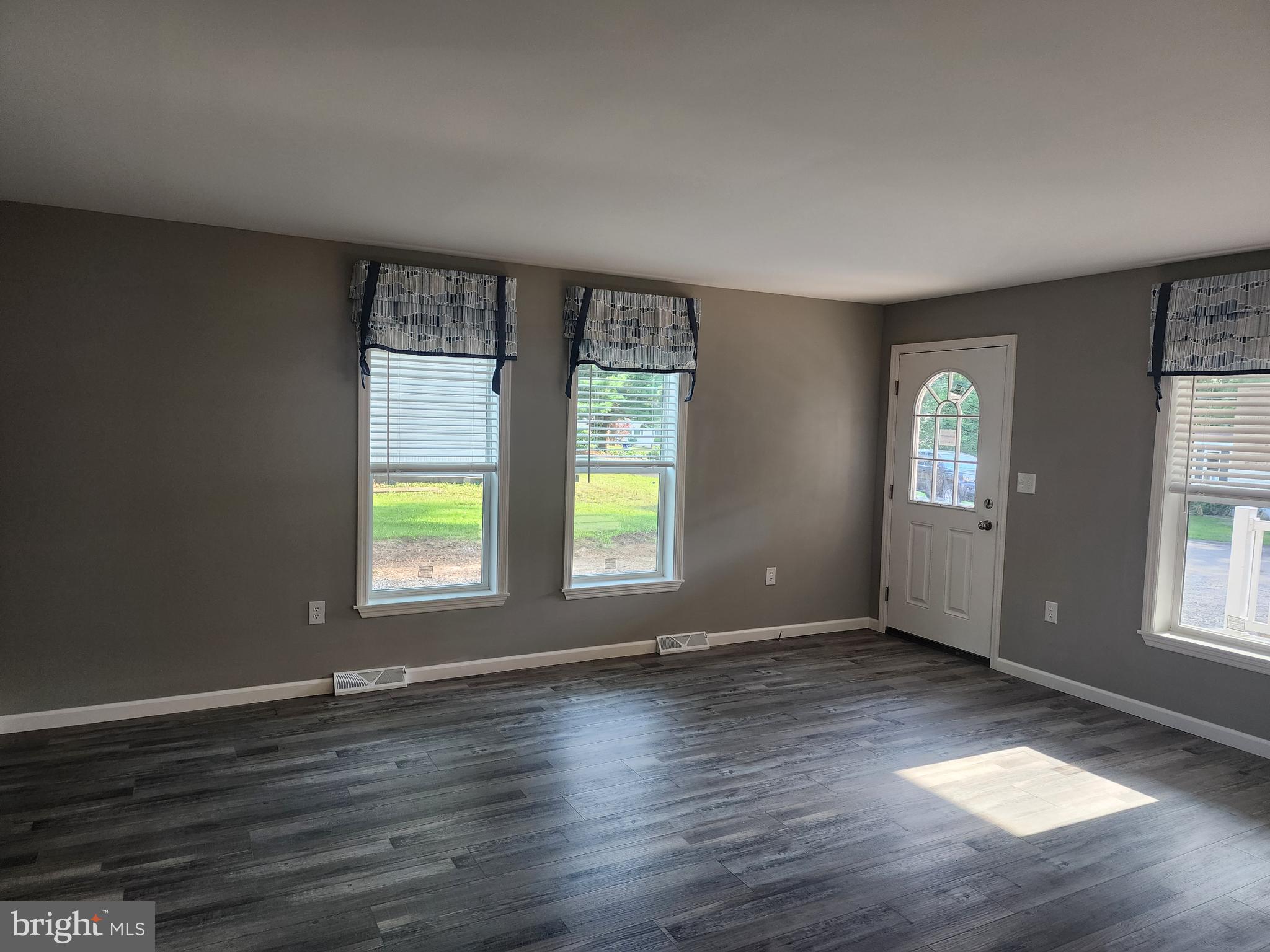 655 ROSEANNE LANE