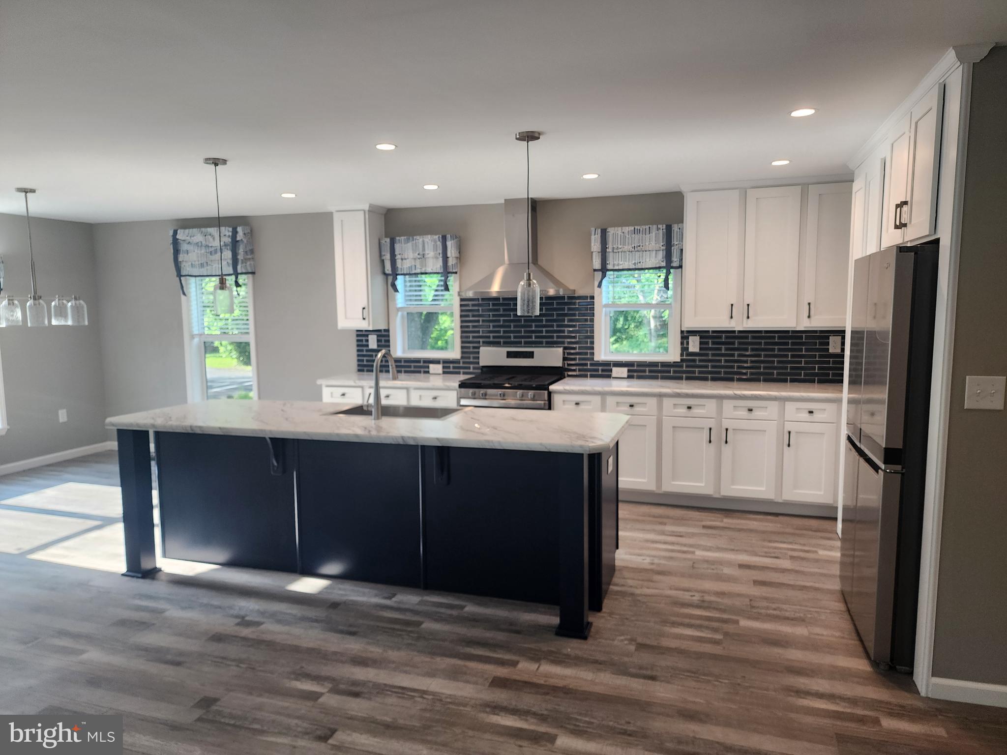 655 ROSEANNE LANE