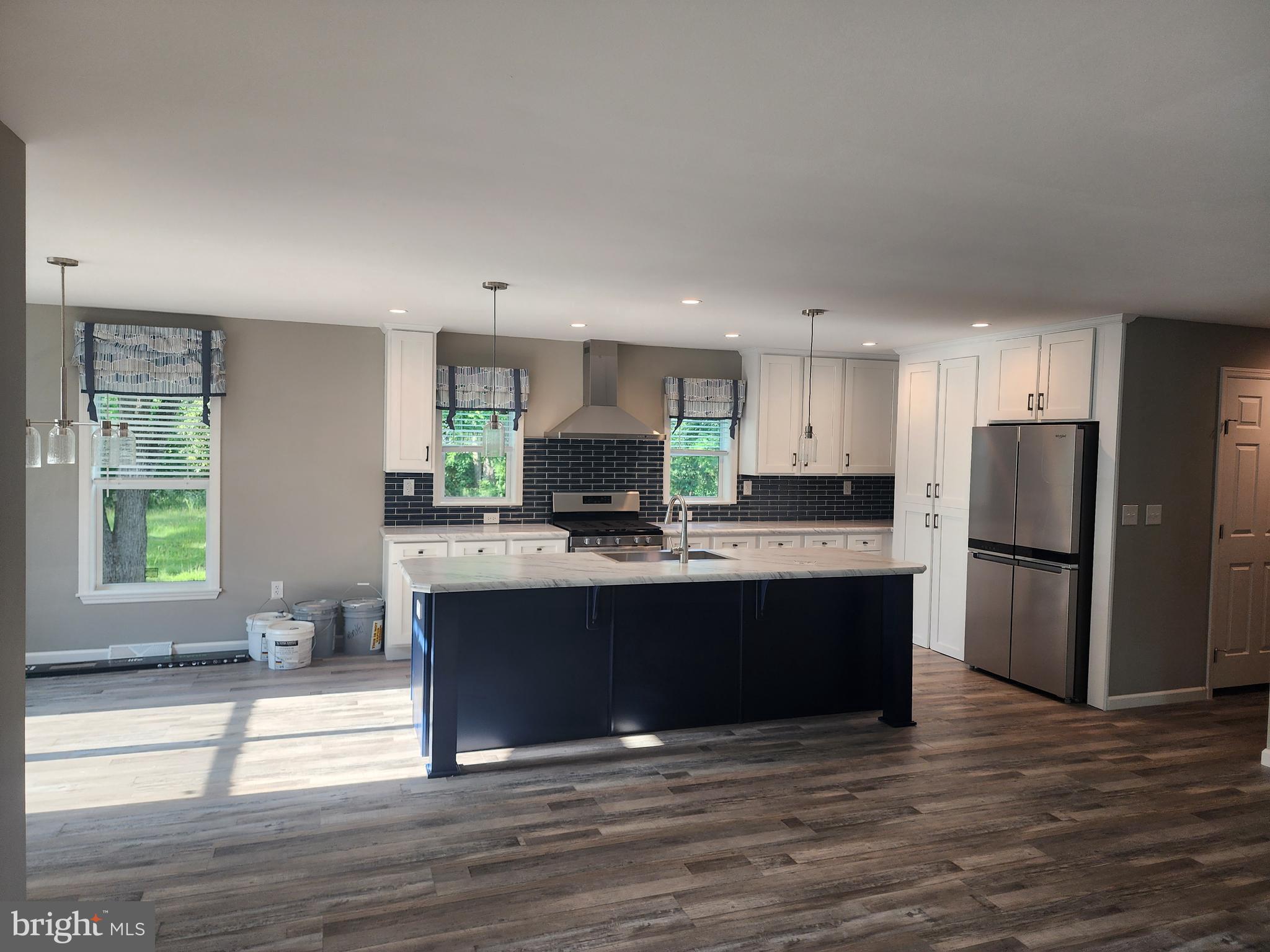 655 ROSEANNE LANE