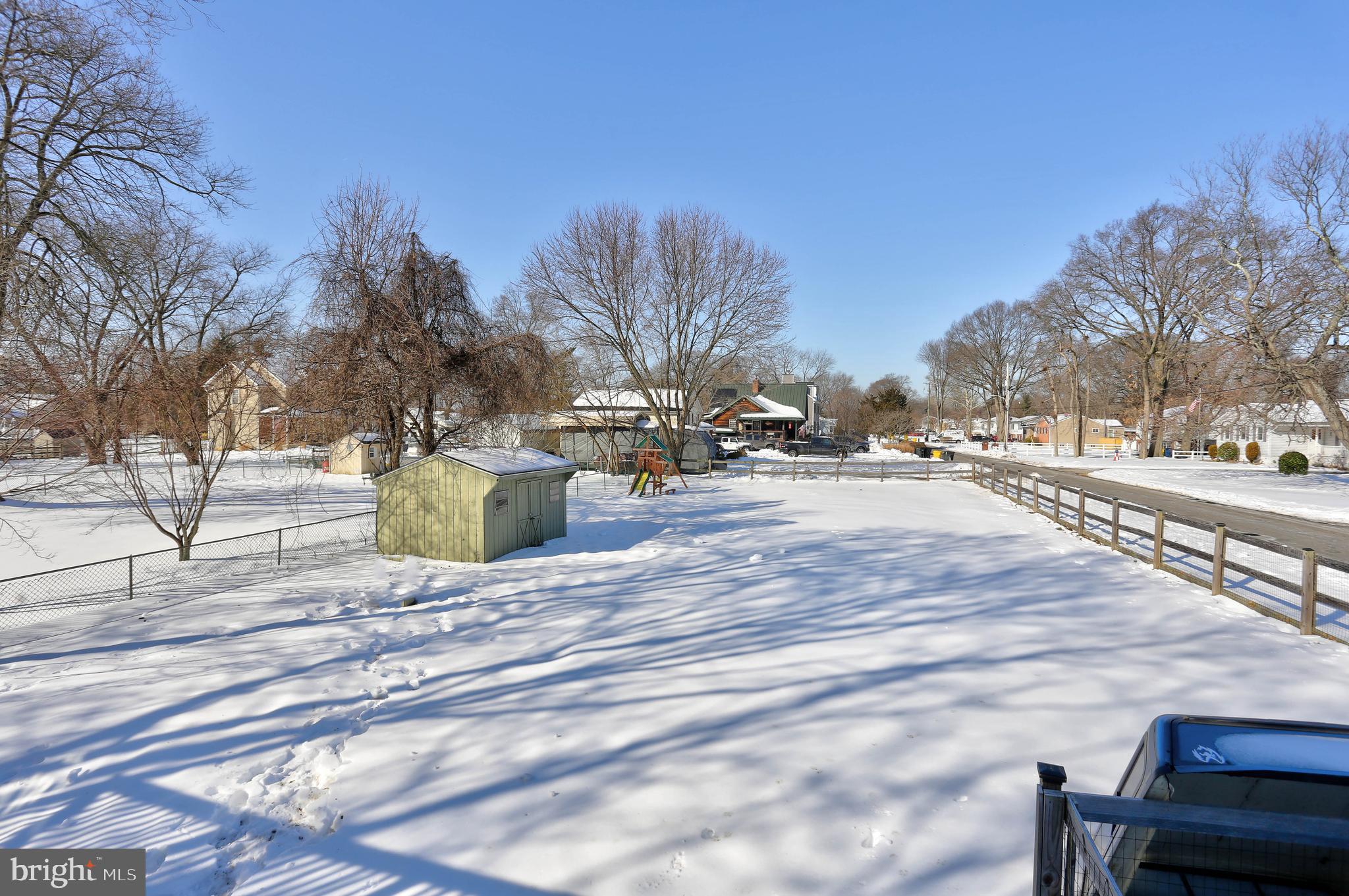 SHORELAND - Residential