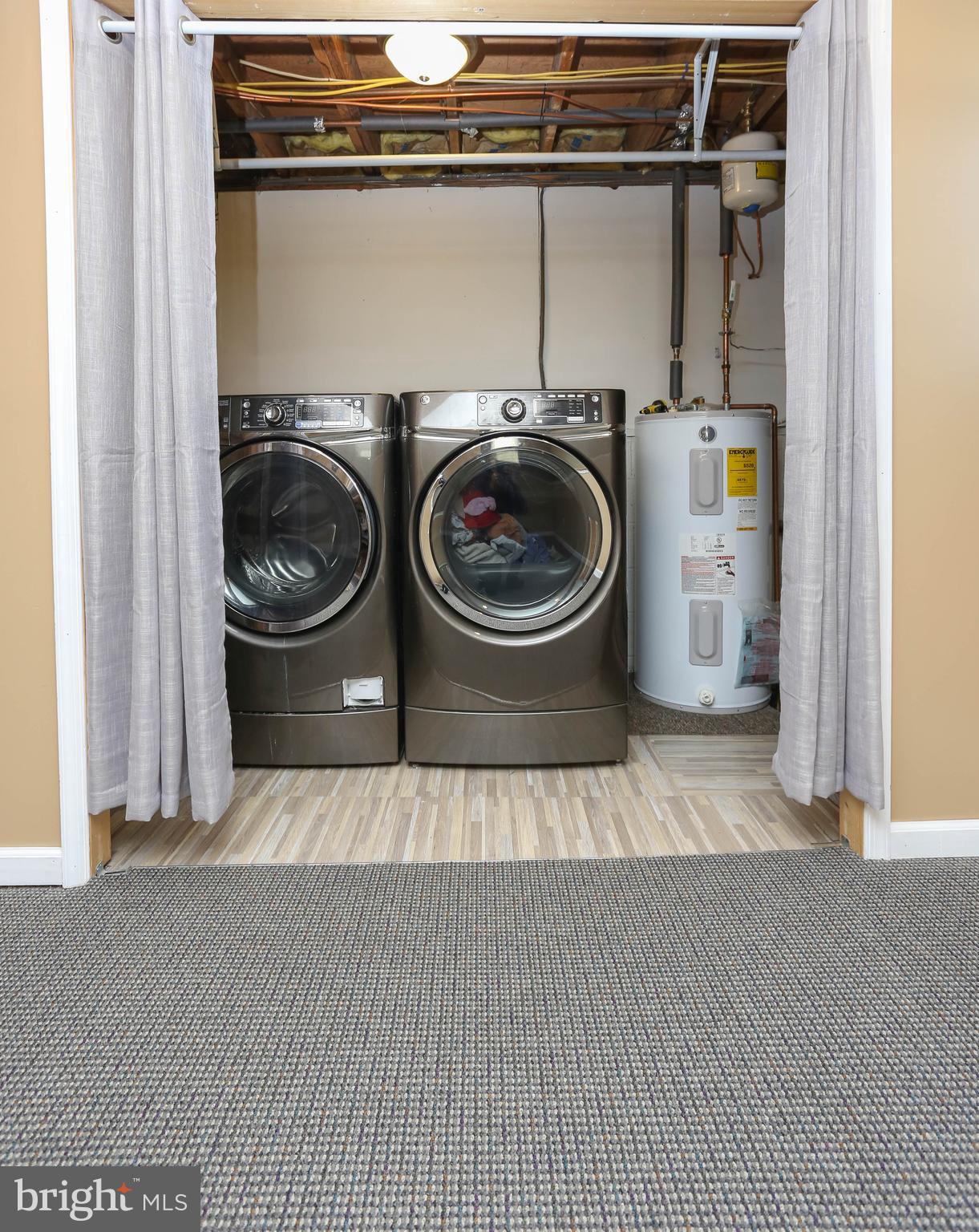 SHORELAND - Residential