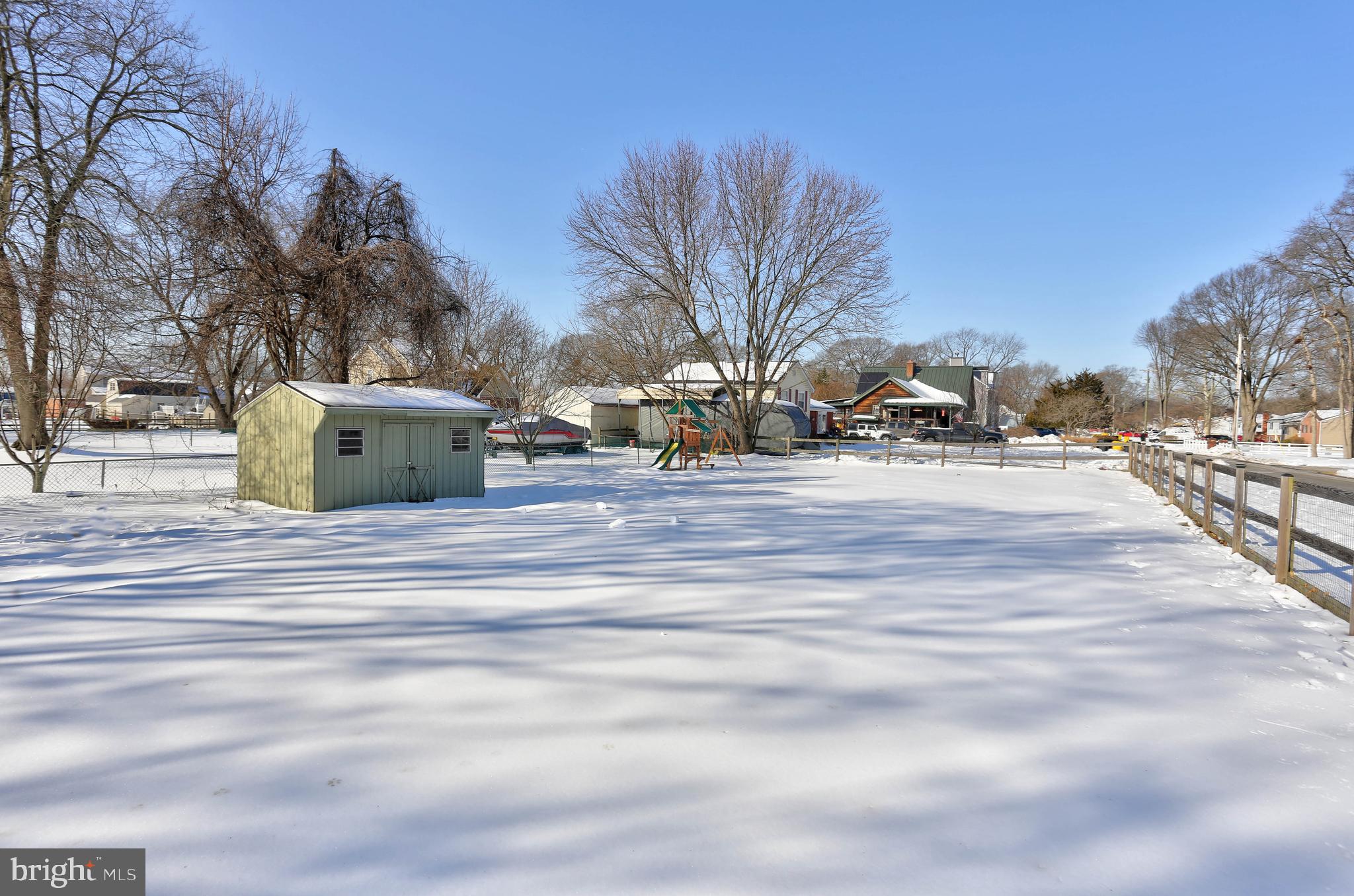 SHORELAND - Residential