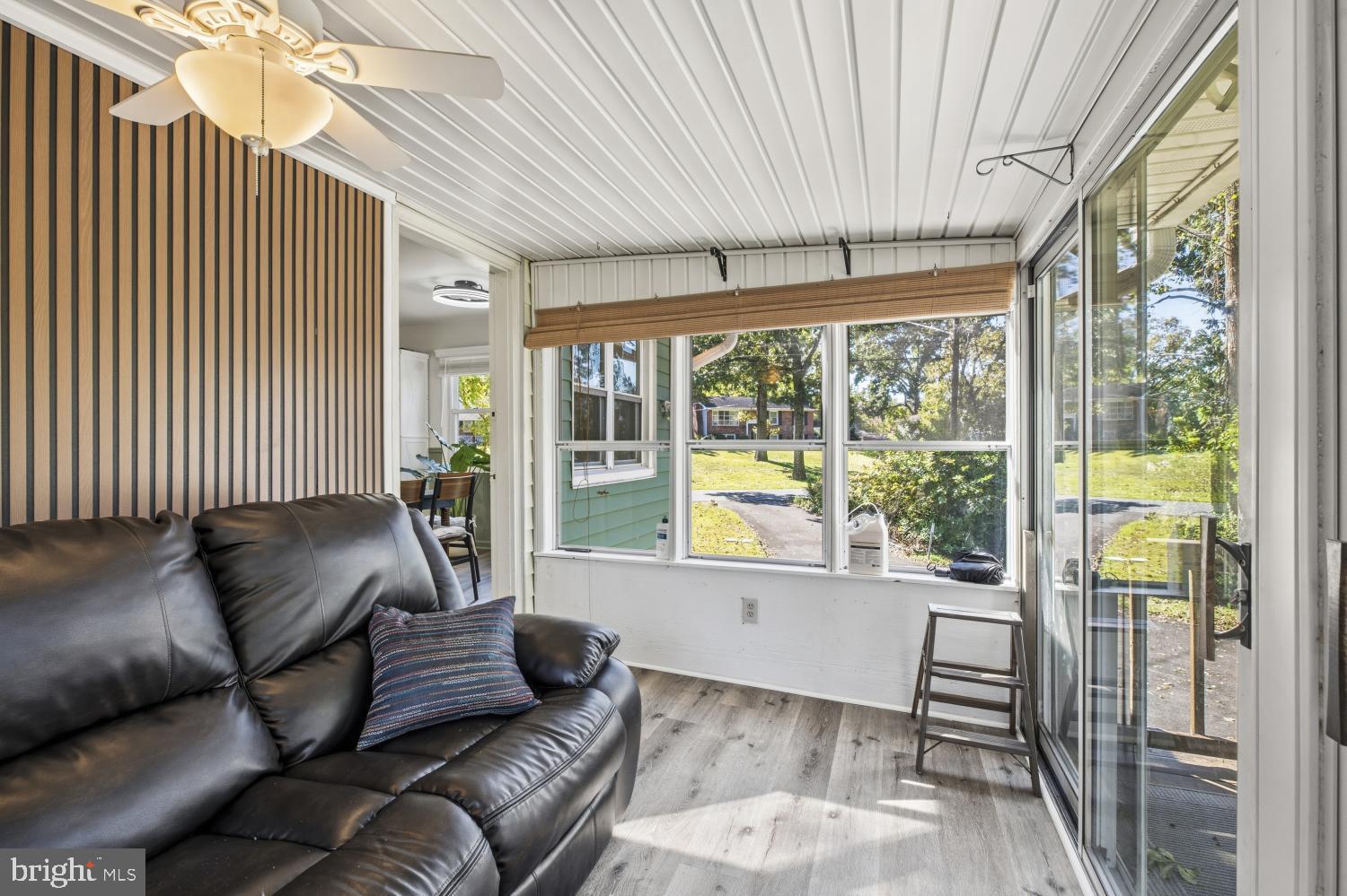 1664 GLEN DRIVE