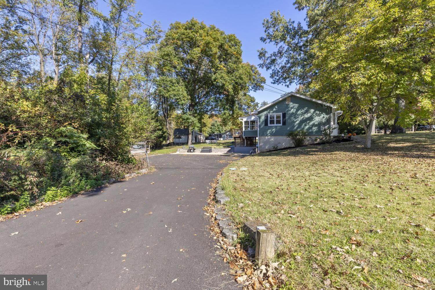 1664 GLEN DRIVE