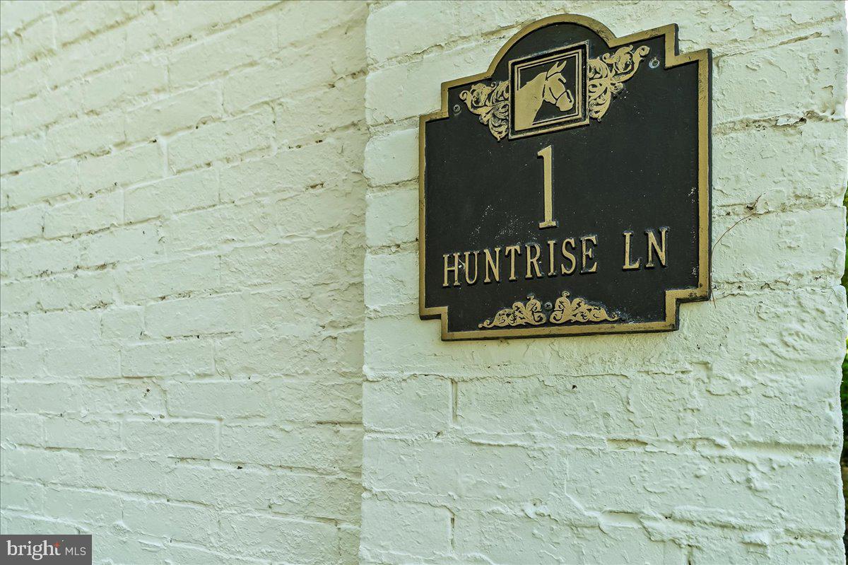 1 HUNTRISE LANE